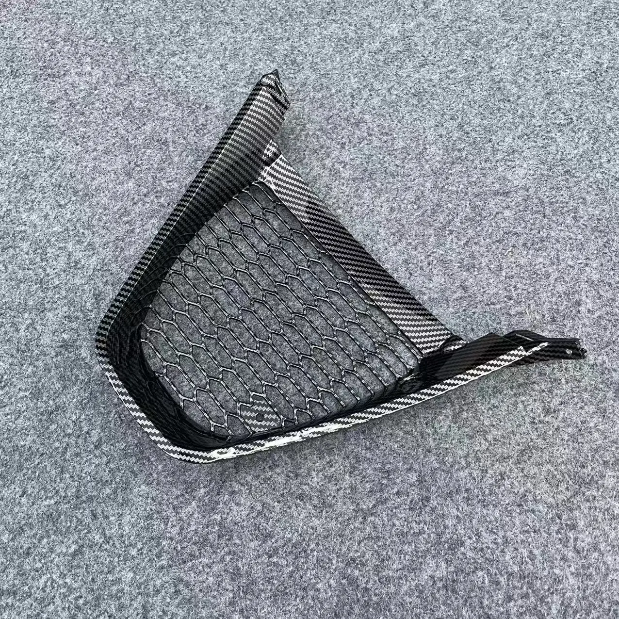 

ABS motorcycle fairings are suitable for GSXR1000 GSX1000R K5 large R lower triangular mesh 05 06 2005 2006 carbon fiber paint