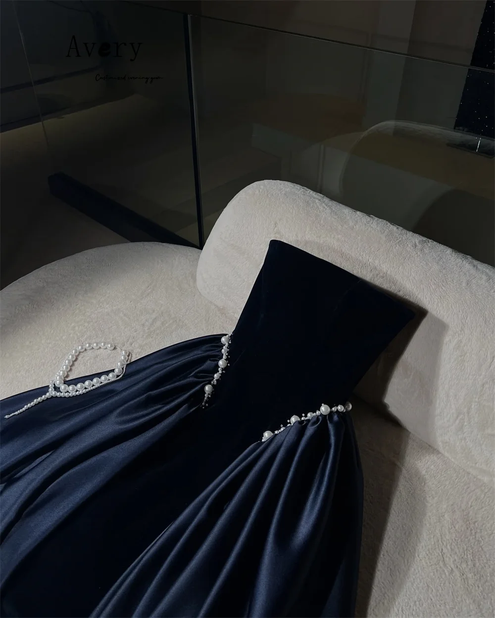 Avery personalizado negro con cuentas fuera del hombro sin mangas vestidos de lujo 2025 vestidos de cóctel elegantes 2025 vestido de noche de lujo para mujer