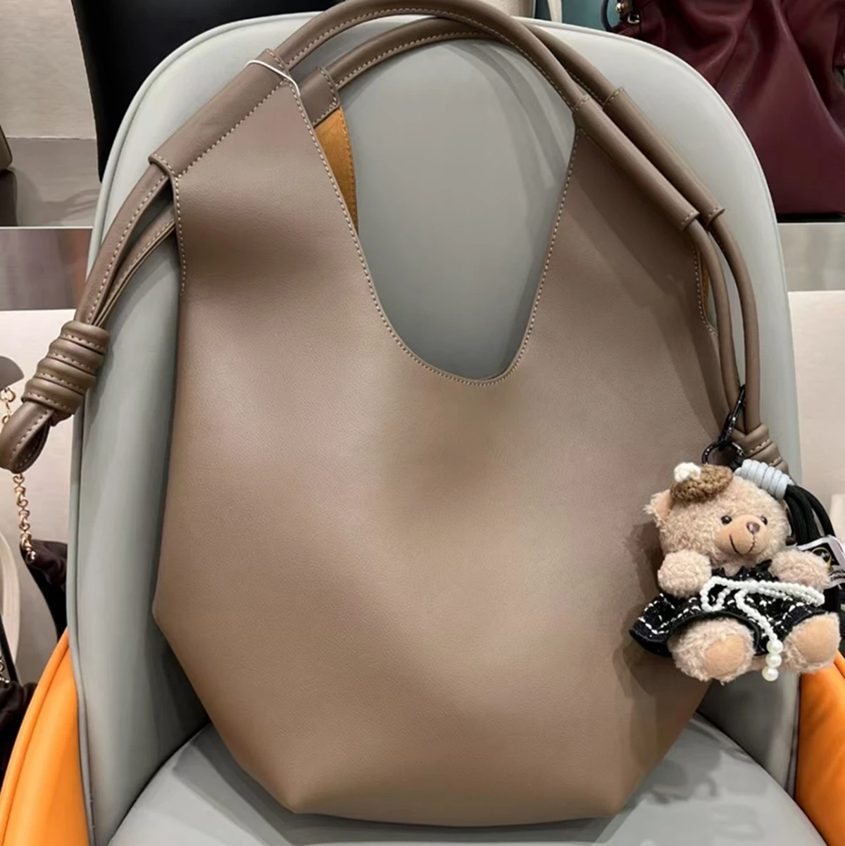 

Withered Minimalist Genuine Leather Versatile Large Capacity Tote Bag Niche Light Luxury Commuter Hand-held Shoulder Bag Women