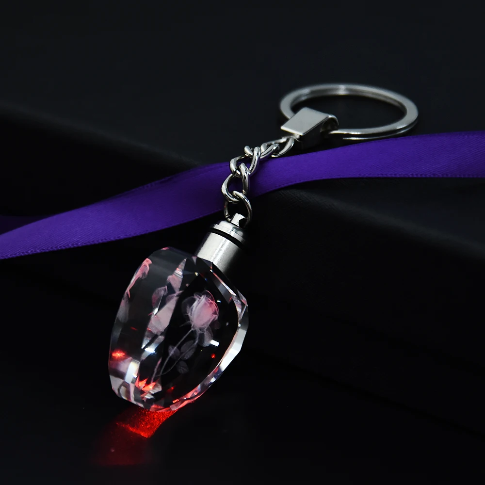Mode bunte Fee Rose Blumenmuster Liebe Form Kristall Strass führte Licht Schlüssel bund Liebhaber Schlüssel anhänger Schlüssel ring Schmuck – Detail 3