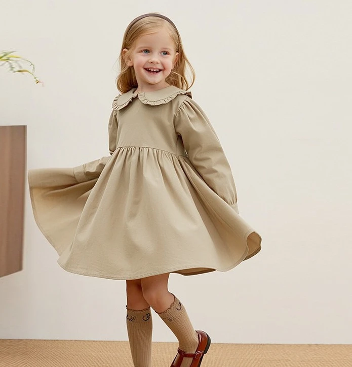 

Хлопковое платье с длинными рукавами для девочек с воротником Питера Пэна, осень 2023, новое милое длинное платье трапециевидной формы со складками на талии