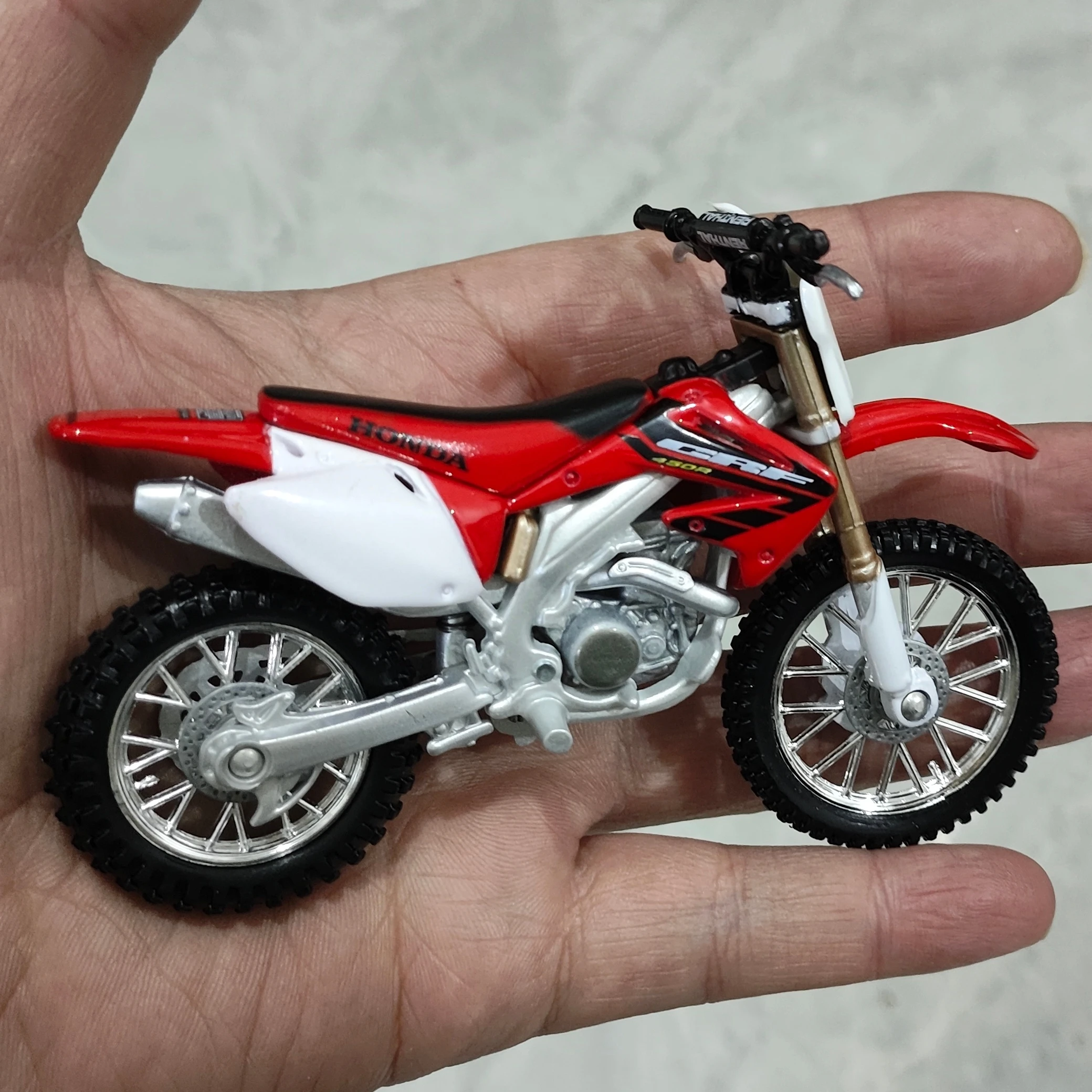 

Копия мотоцикла HONDA CRF450R в масштабе 1:18 с подлинными деталями, коллекция моделей мотоцикла, подарочная игрушка