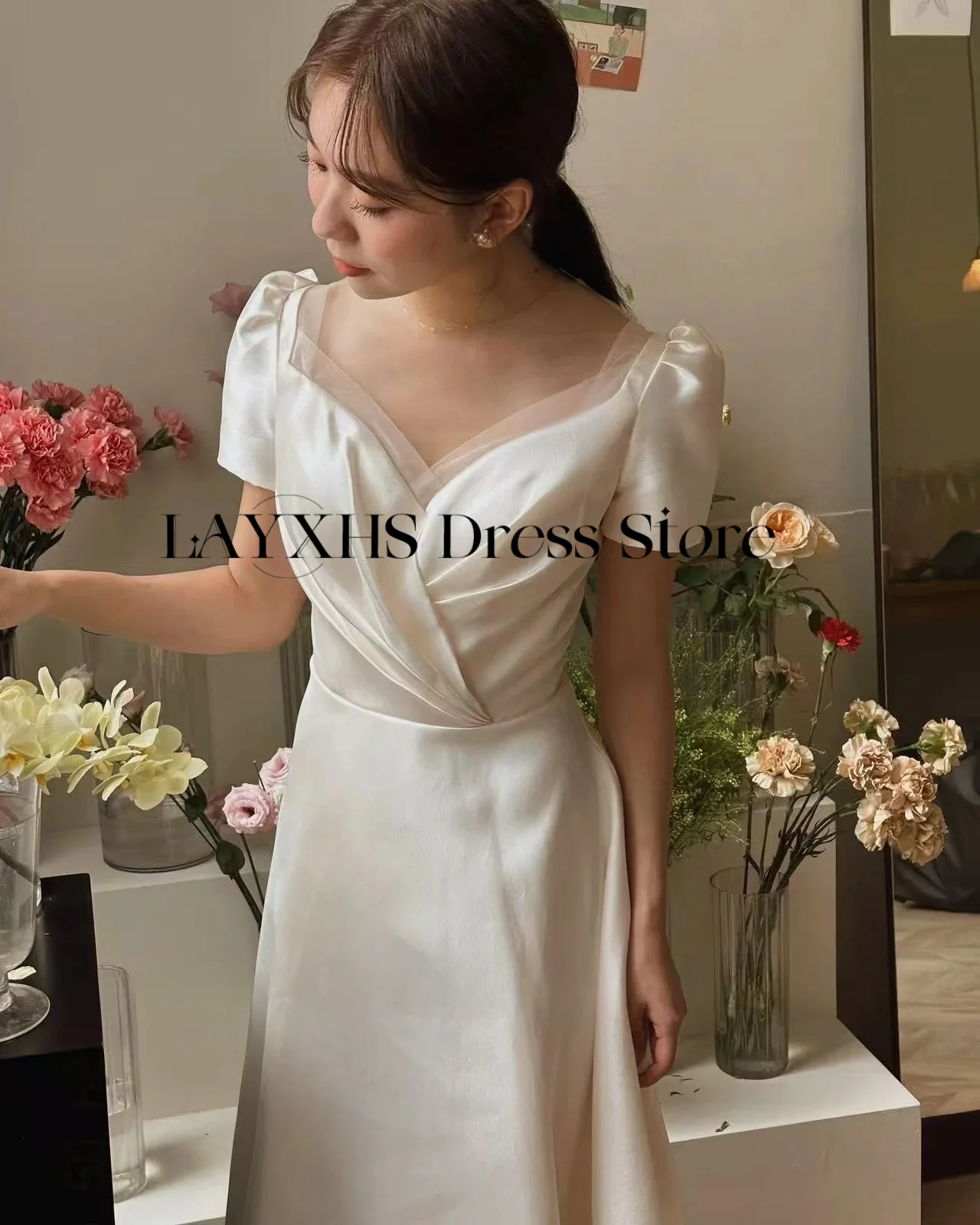 ชุดแต่งงานผ้าซาตินสีงาช้างเรียบง่ายสไตล์เกาหลี ทรงเอ แขนสั้น คอวี ยาวถึงข้อเท้า สำหรับถ่ายภาพ ชุดเจ้าสาวสั่งตัดได้