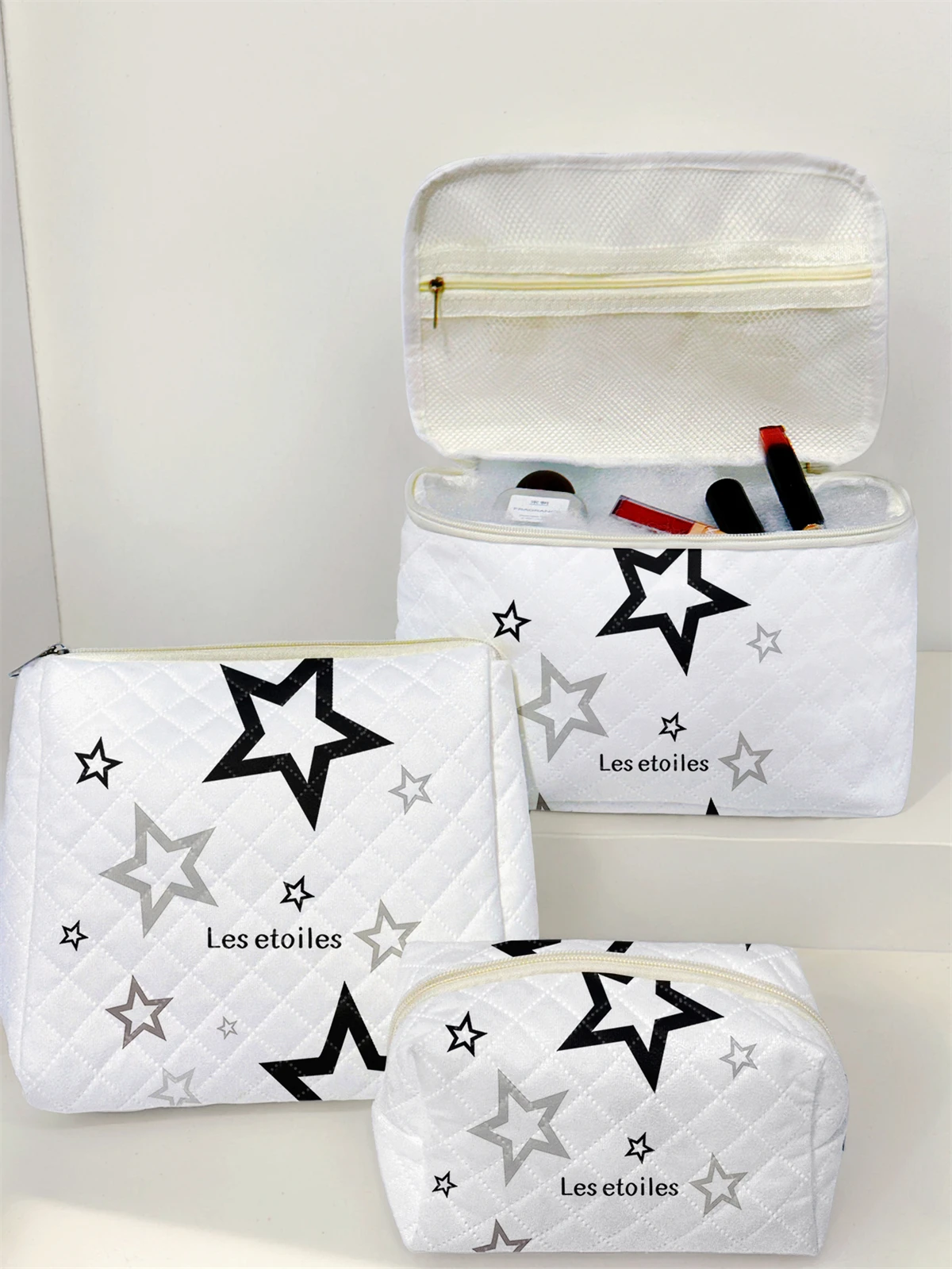 

1 Set Portable Makeup Bag, Large Capacity Design, Easily Accommodate Your Cosmetics, Lightweight And Portable For Storing Cosmet
