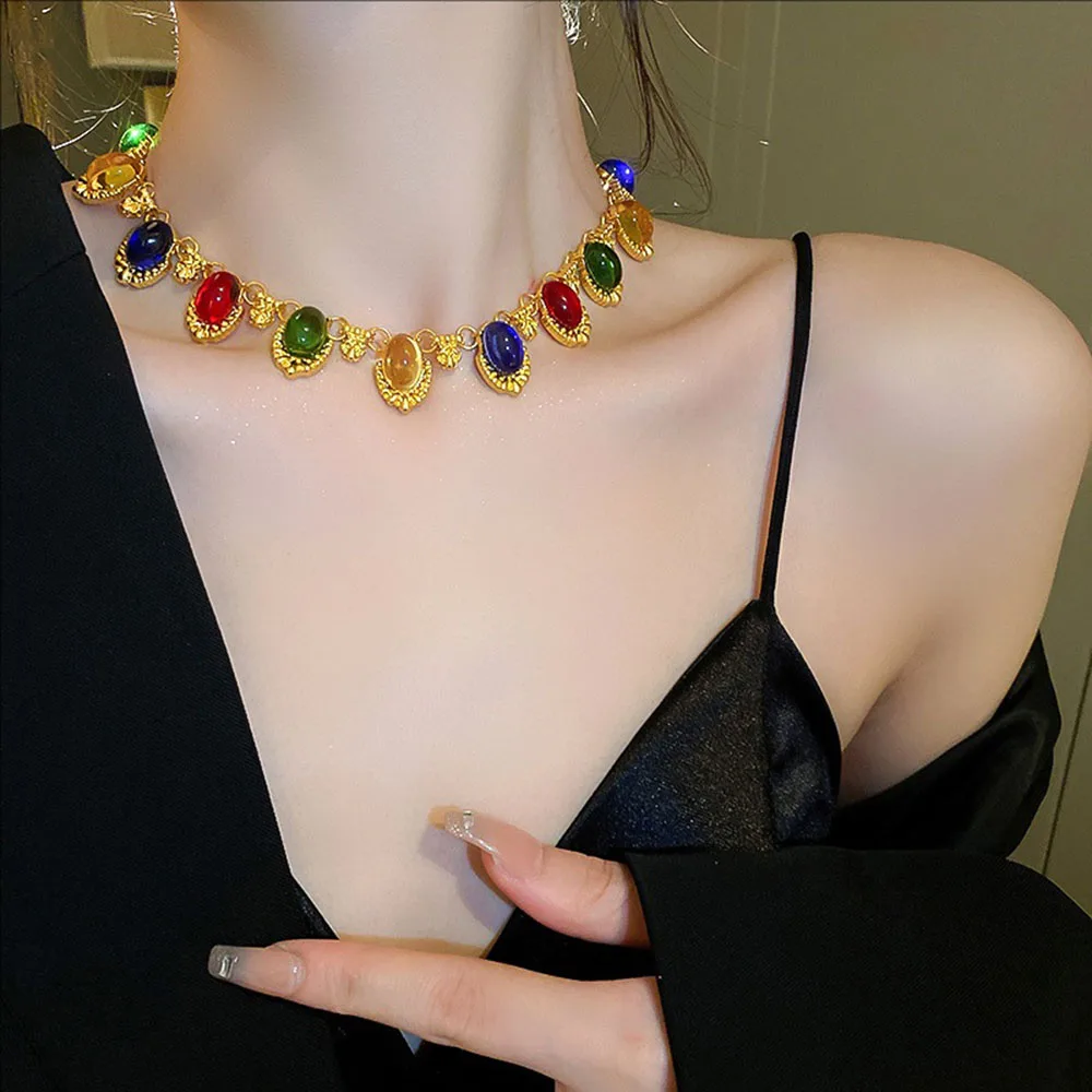 

Elegant Colorful Oval Necklace Court Style Retro And High-end Light Luxury Collarbone Chain New Niche Jewelry For Women