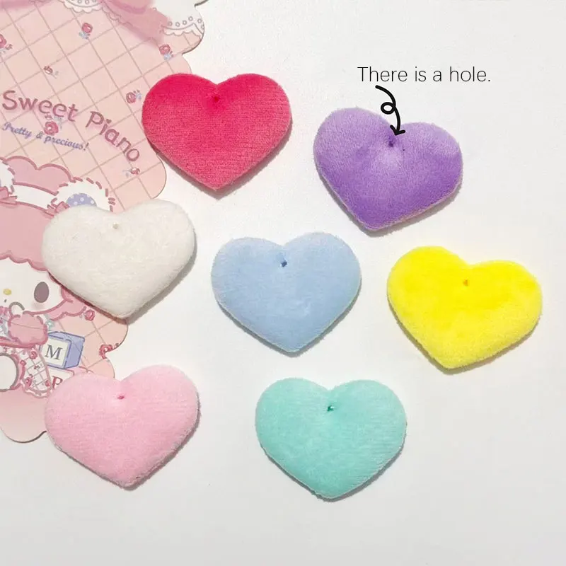 50 Stück 3,8x4,5cm Doppelseitige Filz-Herzen mit Loch für DIY-Bastelarbeiten - Schals, Handschuhe, Socken, Dekorationszubehör – Detail 2