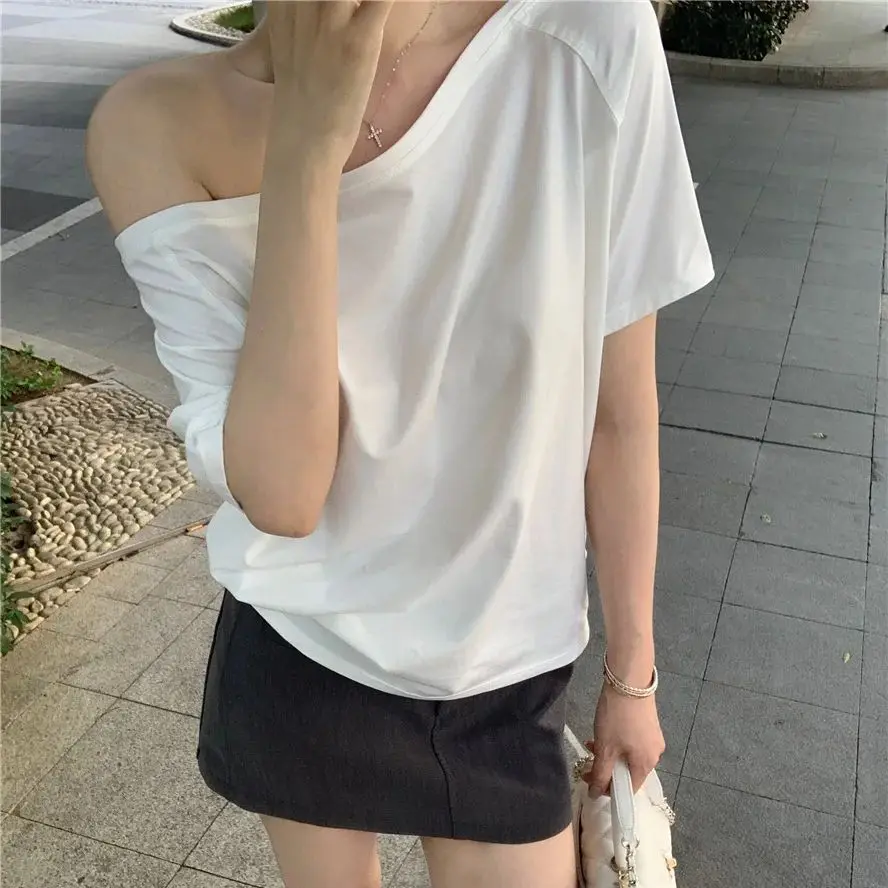 Design hot girl black off-shoulder short-sleeved T-shirt female summer loose casual simple black off-shoulder top