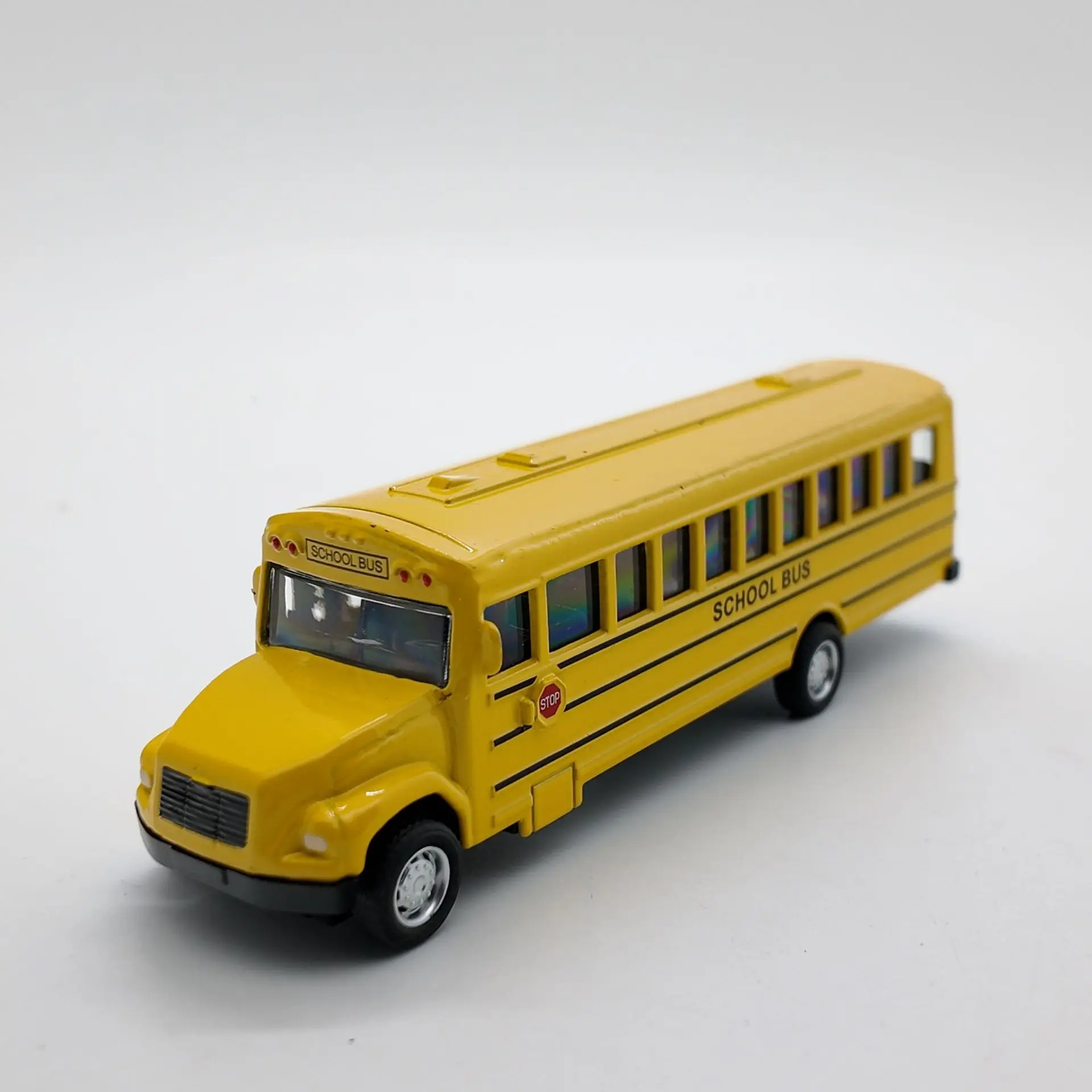 Modèle de voiture en alliage pour enfants, échelle 1:30, Bus scolaire américain, modèle de véhicule moulé sous pression, jouets de Bus scolaire à inertie créative