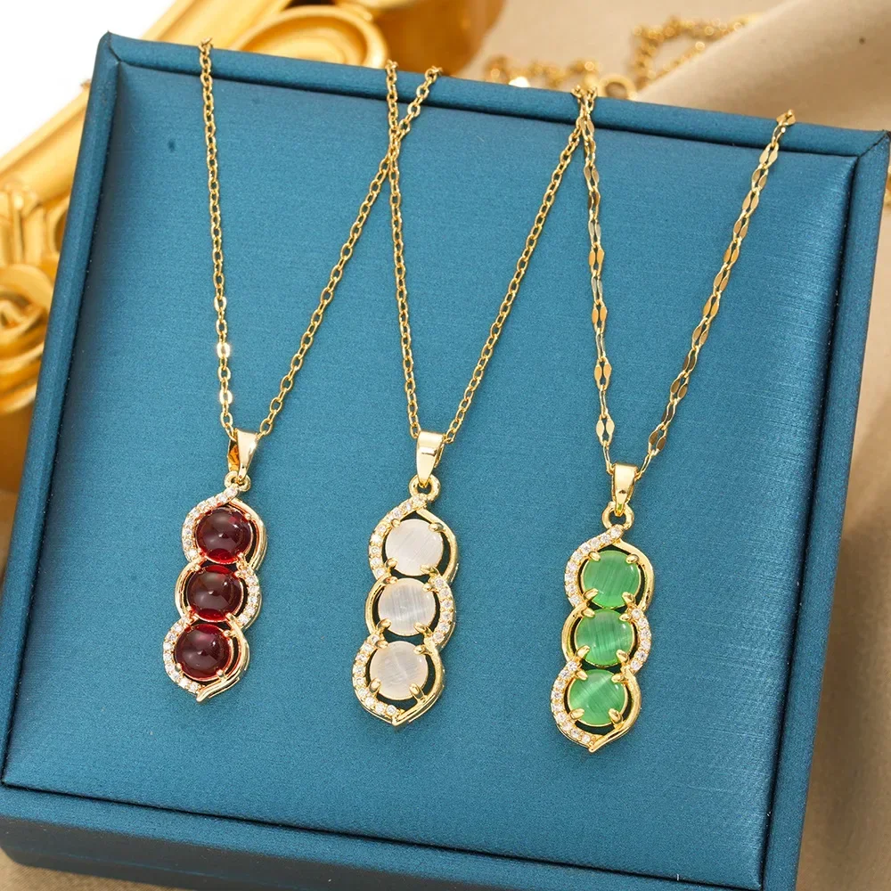 

2025 Fashionable clothing necklace, unique colorless collarbone chain, four-leaf clover, brand new titanium steel necklace