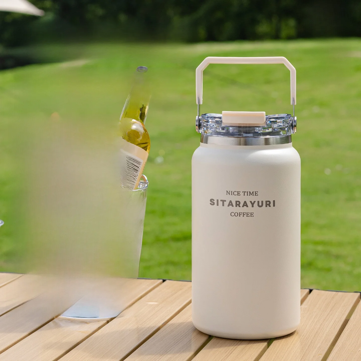 

Large Capacity Sports Outdoor Handheld Insulated Cooling Water Bottle Stainless Steel Straw Cup for Men And Women Camping Travel