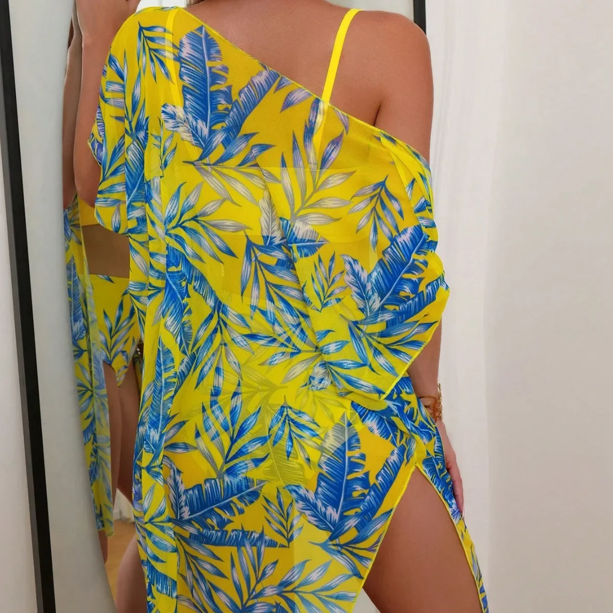 ชุดว่ายน้ำบิกินี่ลายใบไม้เอวสูง พร้อมผ้าคลุมตาข่าย ดีไซน์กระชับสัดส่วน สไตล์ใหม่ล่าสุดสำหรับผู้หญิง