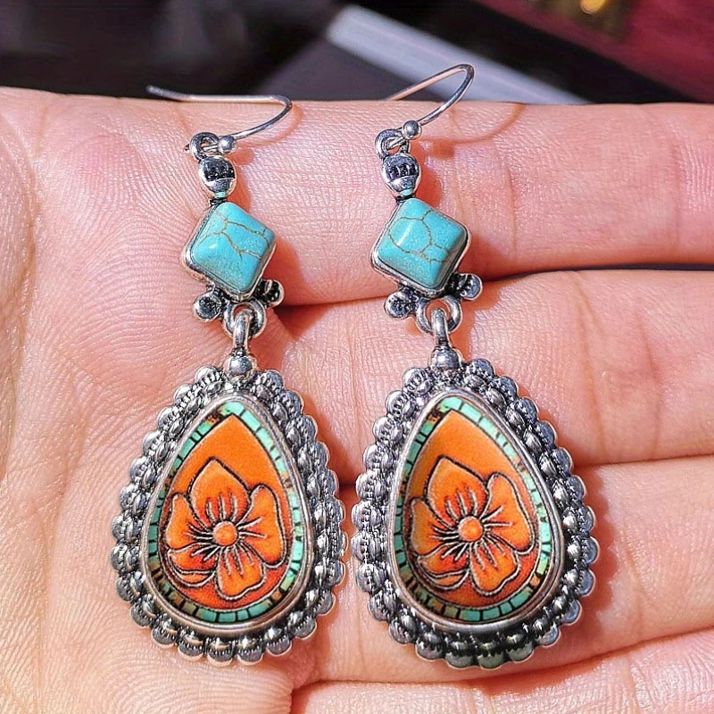 Vintage-Ohrringe im Bohemian-Stil mit imitiertem Türkis und tropfenförmigem Blumenanhänger, geeignet als Geschenk zum Jahrestag oder Geburtstag für Damen