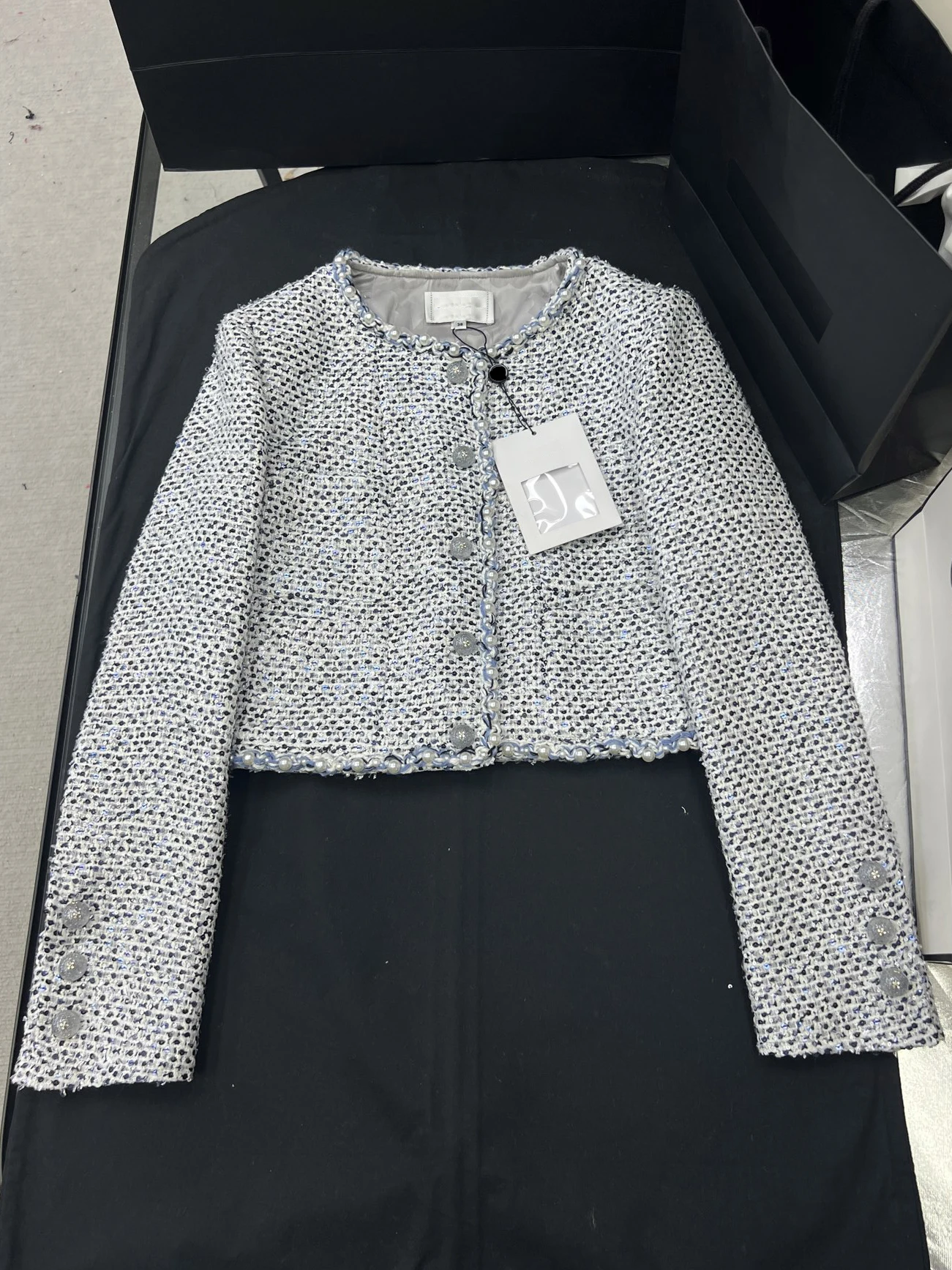 Women's new short jacket with pearl decoration, wool coarse tweed gray Same shorts sold separately