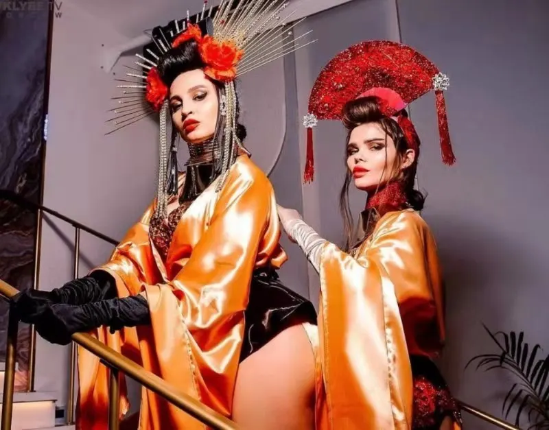 Nightclubs Chinese style high-end theme parties bars and GOGO costumes with beautiful red and golden exotic customs.