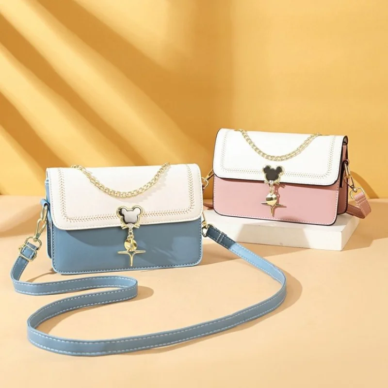 

Stylish High-End Messenger Bag For Commuter Women With Minimalist Vintage Design Solid Color And Letter Logo