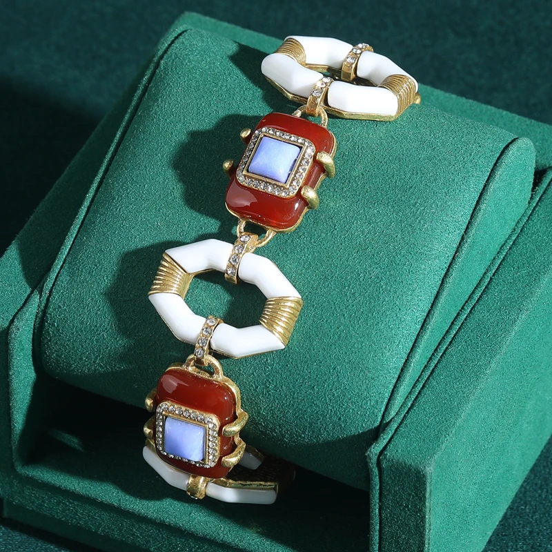 

Vintage Geometric Violet Lip Bracelet Natural Stone White Square Red Gold Color Luxury Dubai Jewelry Girlfriend Gift Accessories