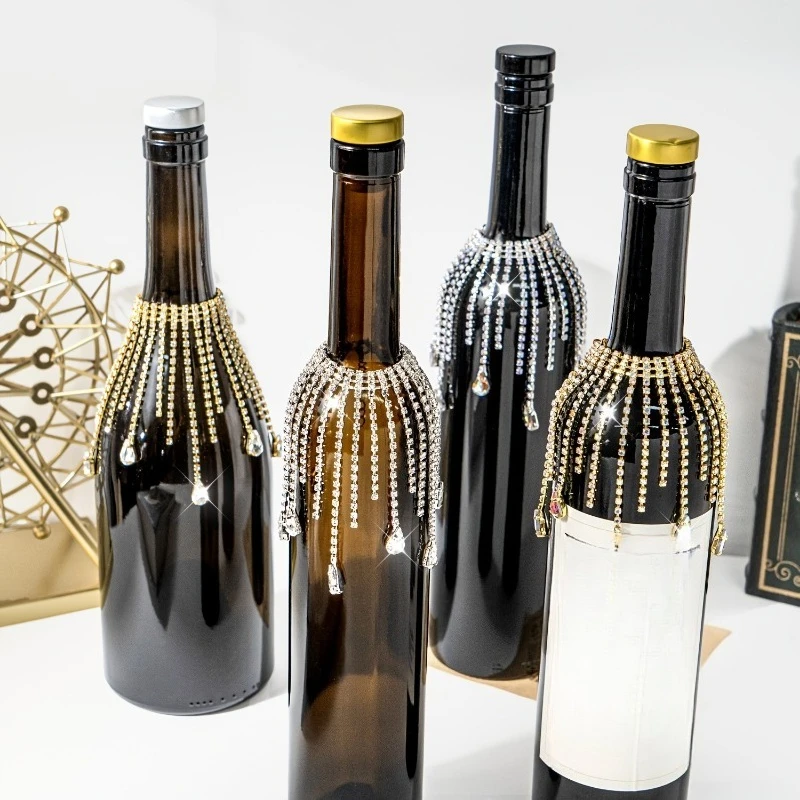 Luxury Crystal Wine Bottle Hanging Decoration with Artificial Colored Crystal And Tassel Design, Suitable for Wedding