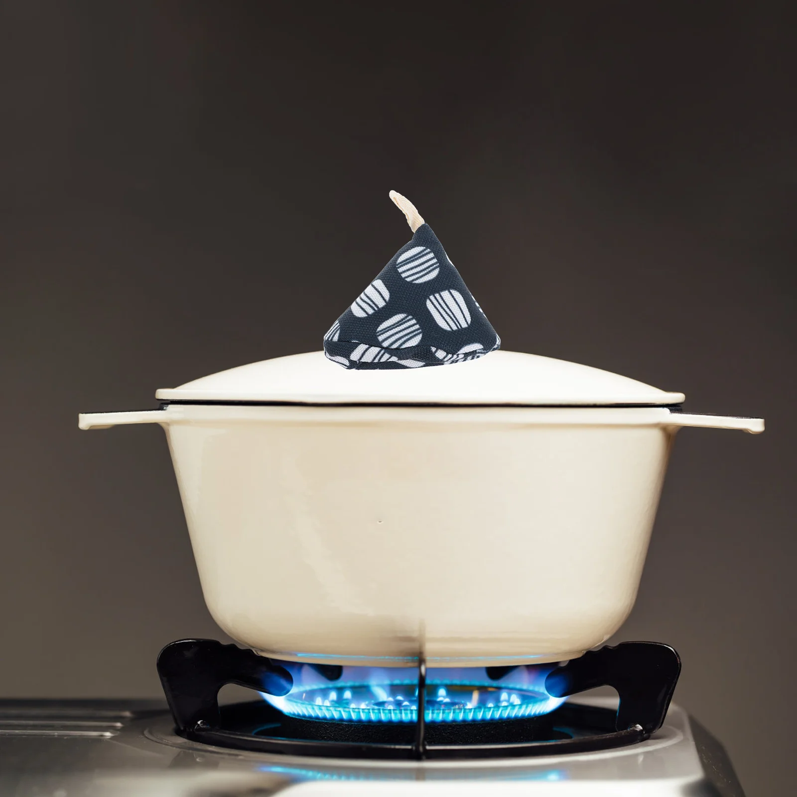 

2Pcs Triangular Design Anti Scald Gloves for Hot Pots and Lids Cover Pot Lid Gloves Pot Handle Cover Kitchen Accessory