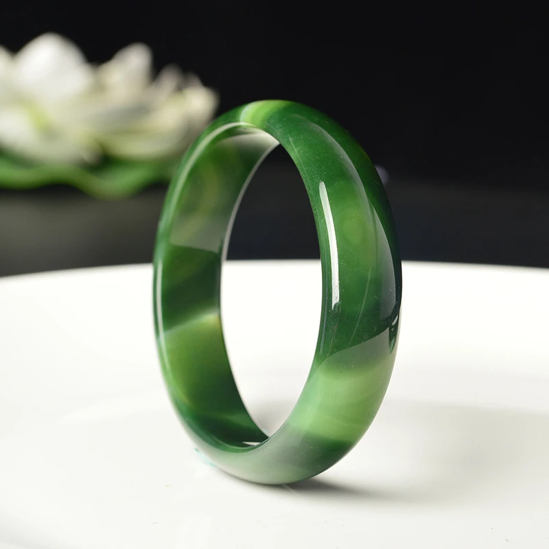 

Женский браслет с травой и кристаллами