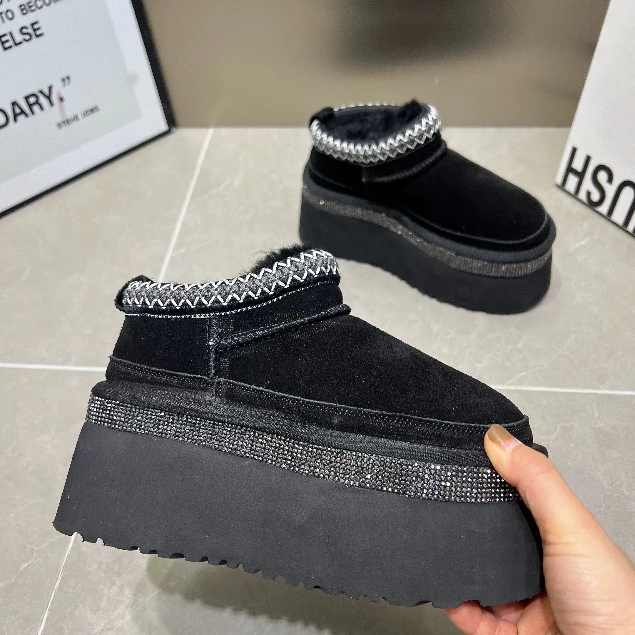 العصرية أحذية الثلوج أحذية رياضية مكتنزة منصة الشتاء عالية الكعب أحذية دافئة مريحة الفراء اصطف عدم الانزلاق منصات النساء في الهواء الطلق