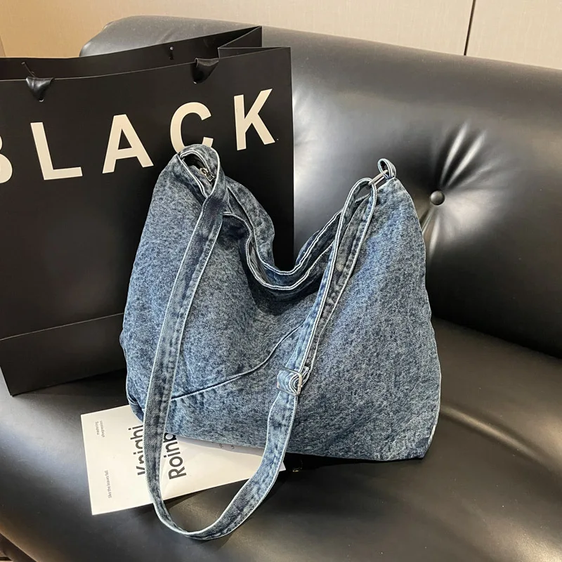 

New Fashion Korean Style Crossbody Bags Large Capacity Denim Shoulder Bag for Women Fashionable and Versatile Commuting Bag