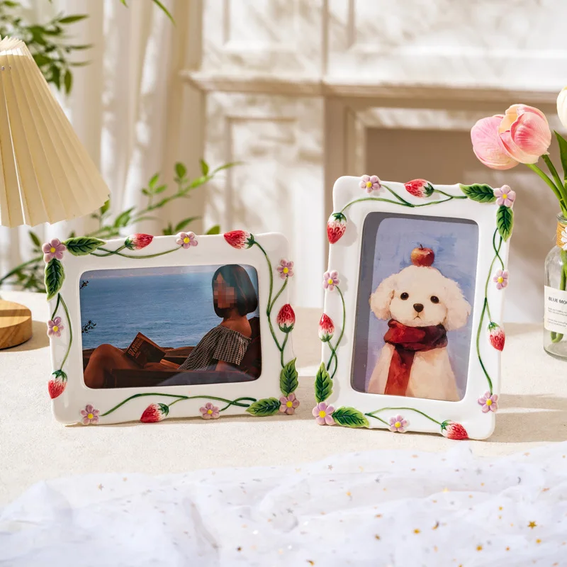 Creative Ceramic Pet Photo Frame, Strawberry Pattern Kids Pets Picture Stand, Tabletop Display Ornament, Sweet Home Decor Gift F