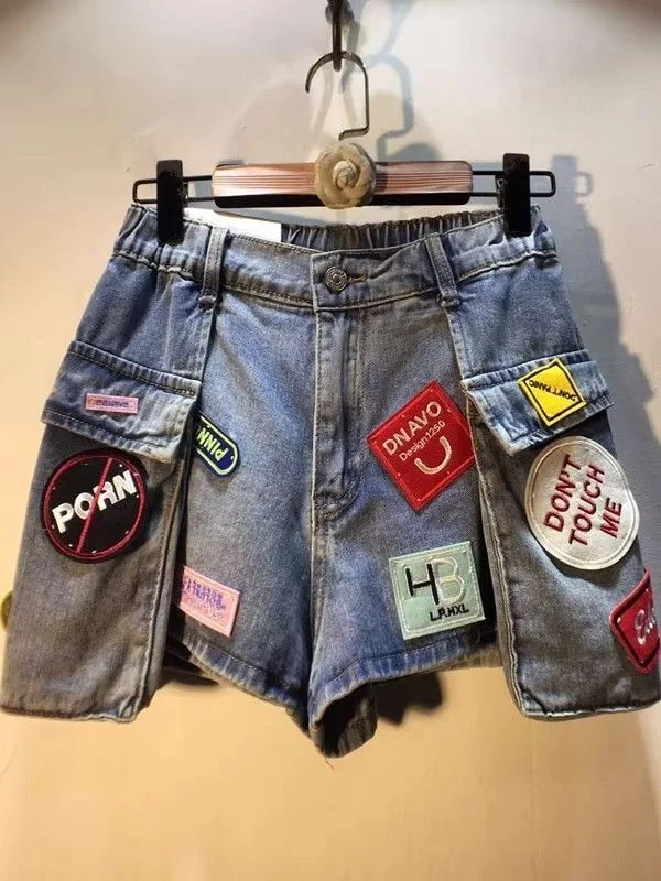 

High Waist Embroidered Letter Logo Patchwork Slimming Workwear Pocket Denim Shorts for Women Commute Style Korean Version