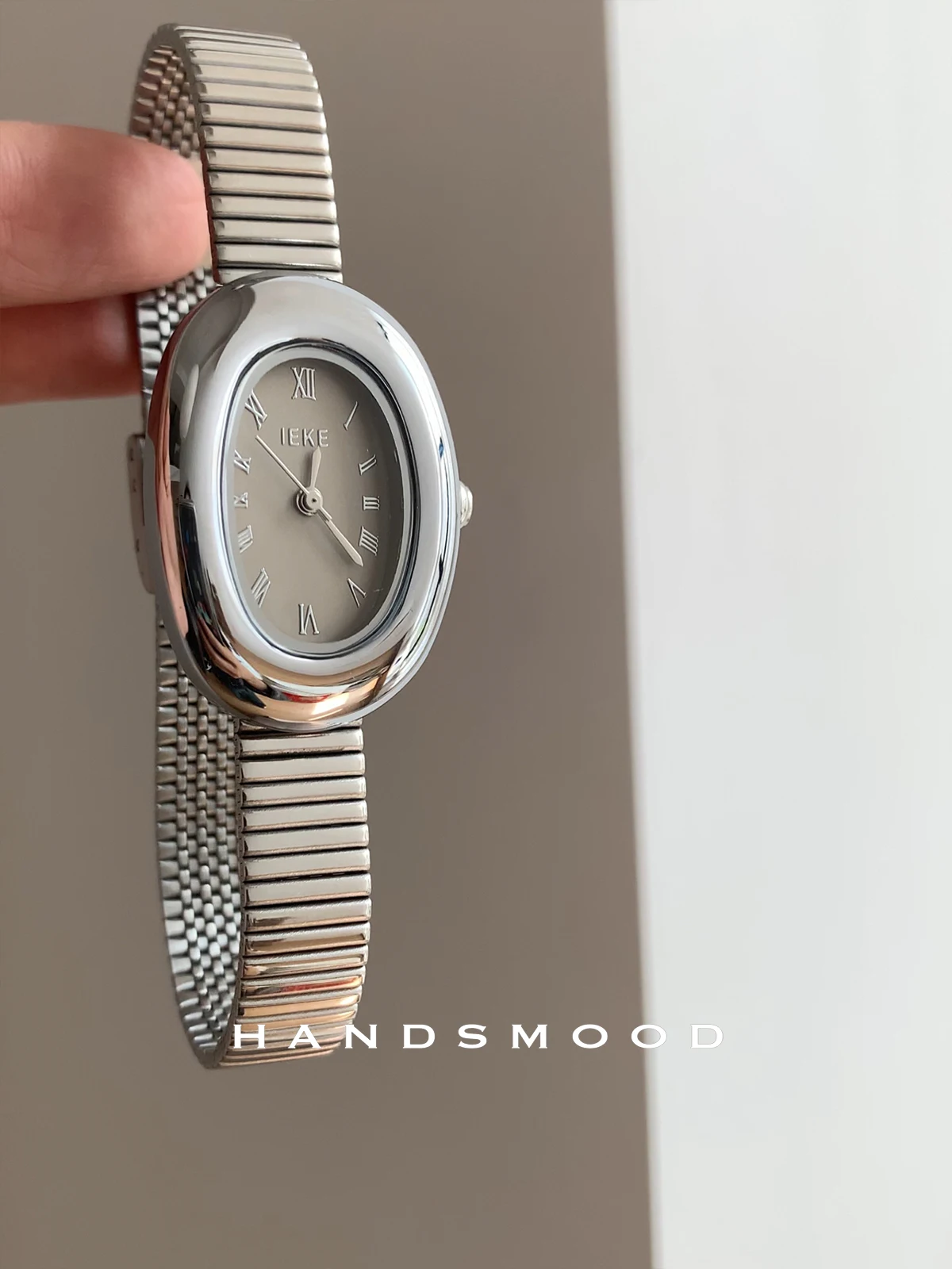 

Elegant Women'S WatchSilverGreyWith A ThornInspired DesignSmall DialStylish And CasualVersatile Women'S Chain WatchWomen'S Gift.