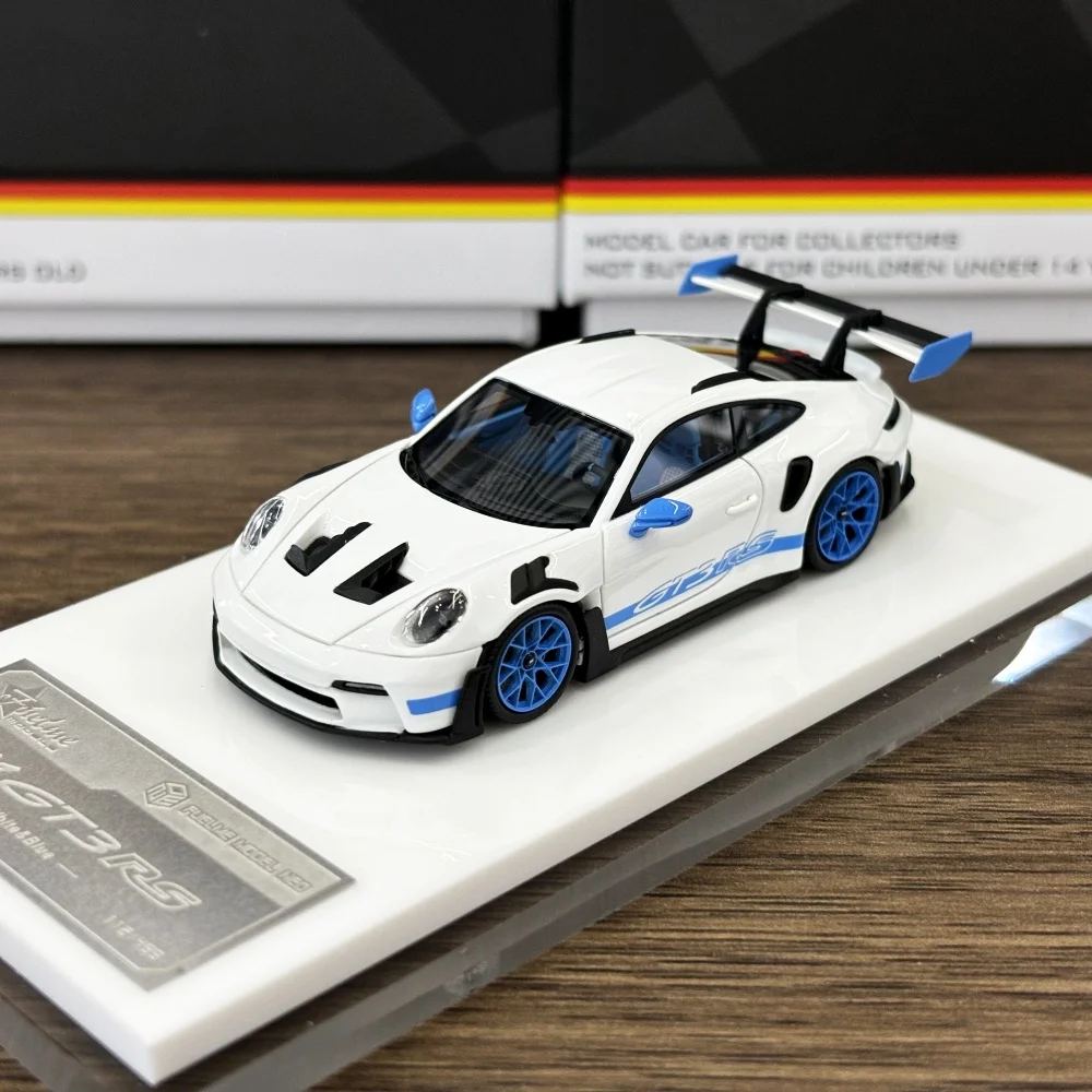 

Newly Stocks Fuelme 1:64 911 992 GT3 RS White Blue Color Resin Model Car In 2024