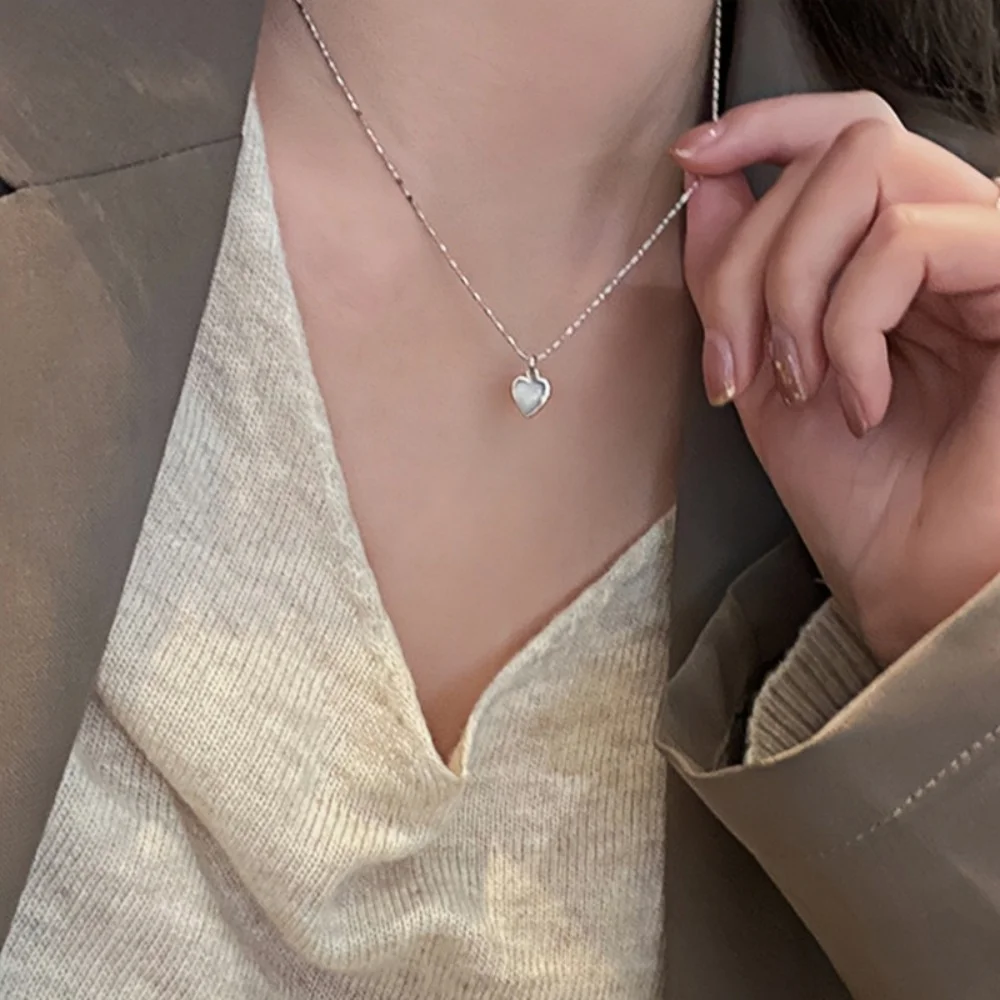 Koreanische Version Acryl-Schmetterlingsanhänger-Halskette für Frauen, goldfarbene Schmetterlingshalskette, einfacher eleganter Schmuck, Großhandel – Detail 3