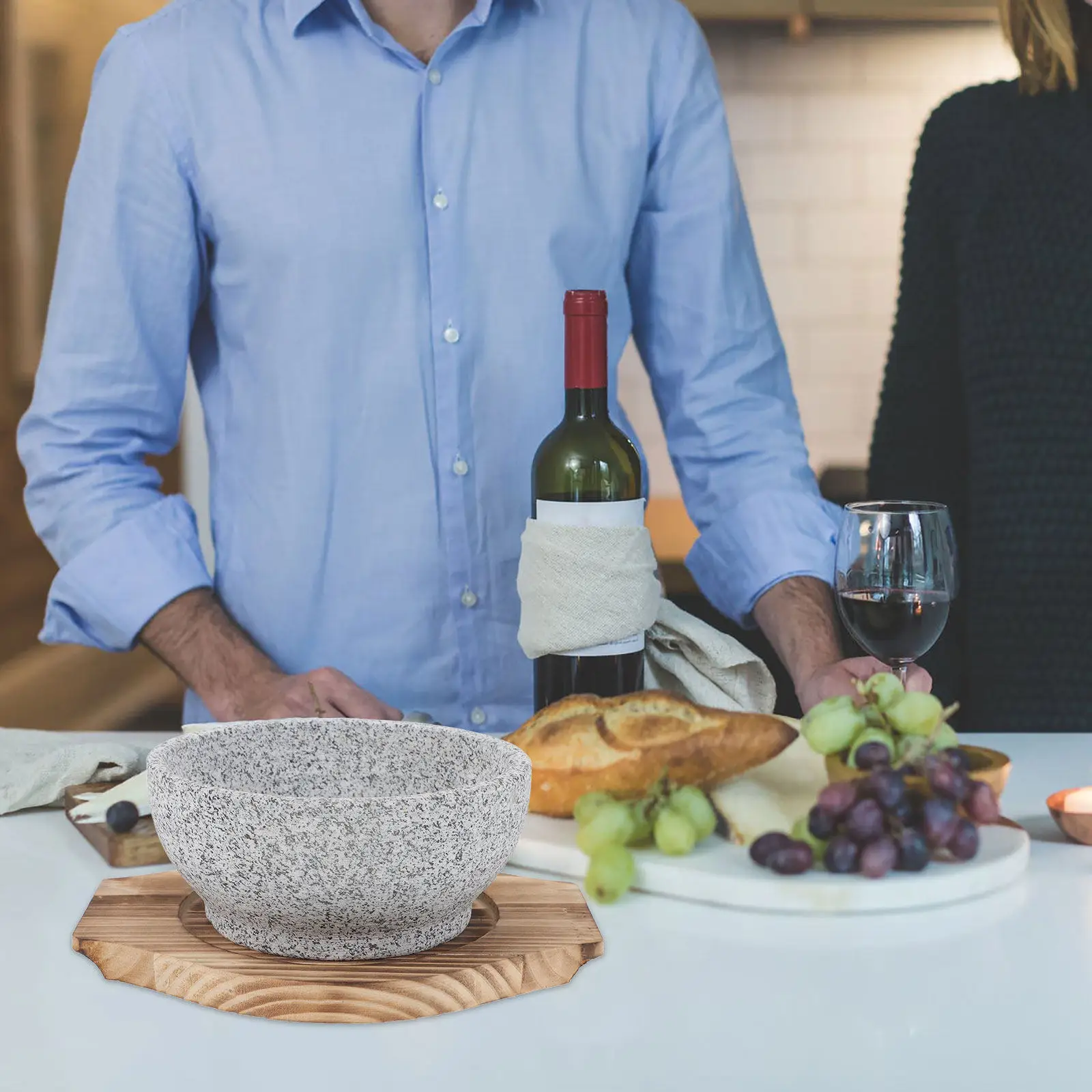 

Корейская суповая миска из камня для приготовления риса, лапши и хот-пота. Кухонные принадлежности.