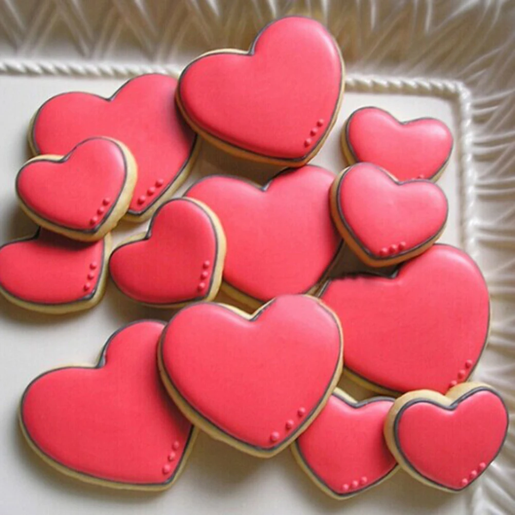 

6 pcs Heart Shape Molds Red Plastic Fondant Cake Tools Cookie Cutters Baking Sugar Paste DIY 8.2cm 6.5cm 5cm 4.2cm 3.3cm 2.5cm