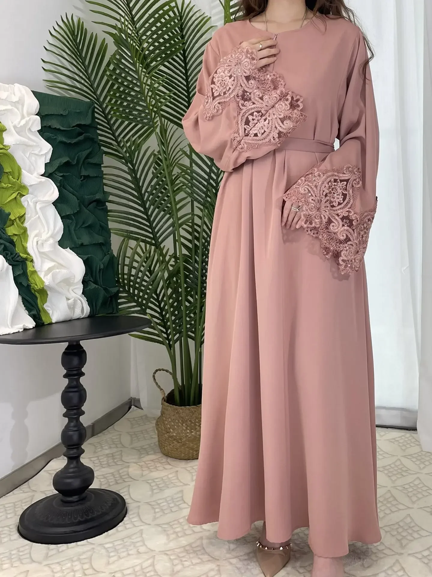 Plus Size Zipper Dubai Abaya Muslim Women Clothes Solid Lace with Flowers Muslim Dress Women Long Sleeve Kaftan Loose Musulmane