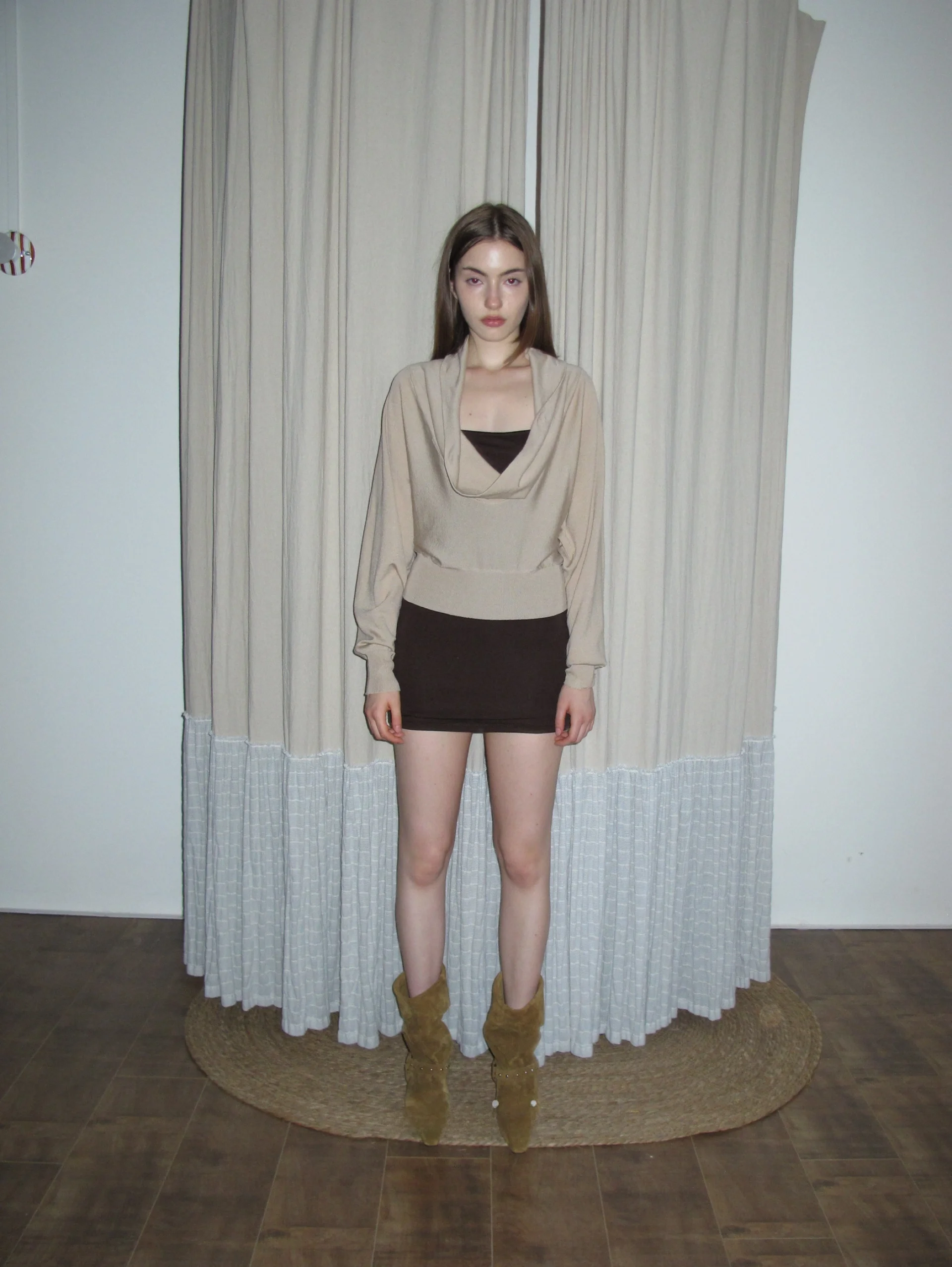 

Комплект Minnixi Осень 2025: Вязаный топ с асимметричным V-образным вырезом и рукавами «летучая мышь» и длинные вязаные рукава-трансформеры в корейском стиле для молодых женщин