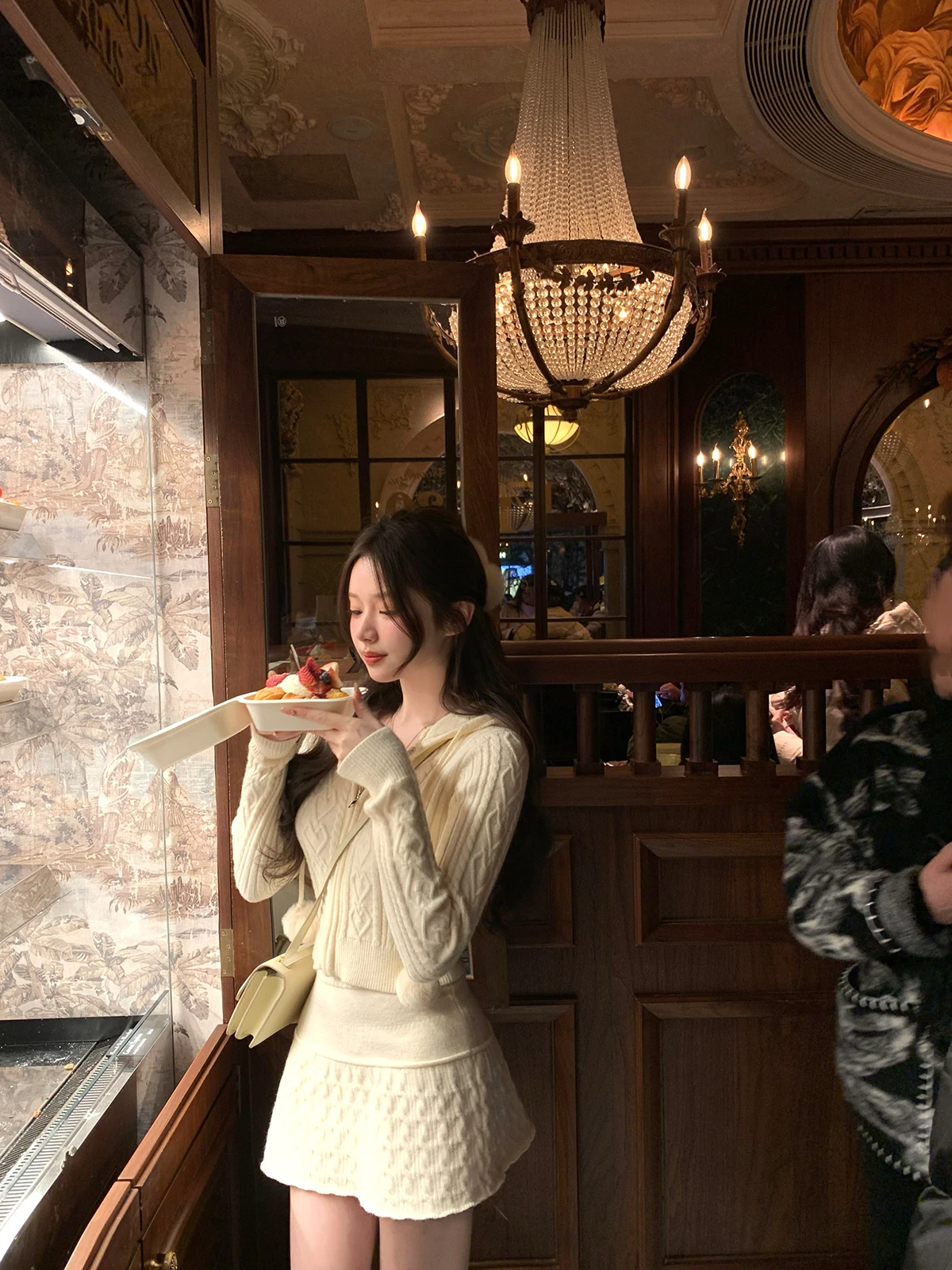 

Chen Jin Pure White Flower Cisas Month Ограниченная серия Вязаный свитер Комплект Маленький меховой шарик Twist Knit Зимняя мода