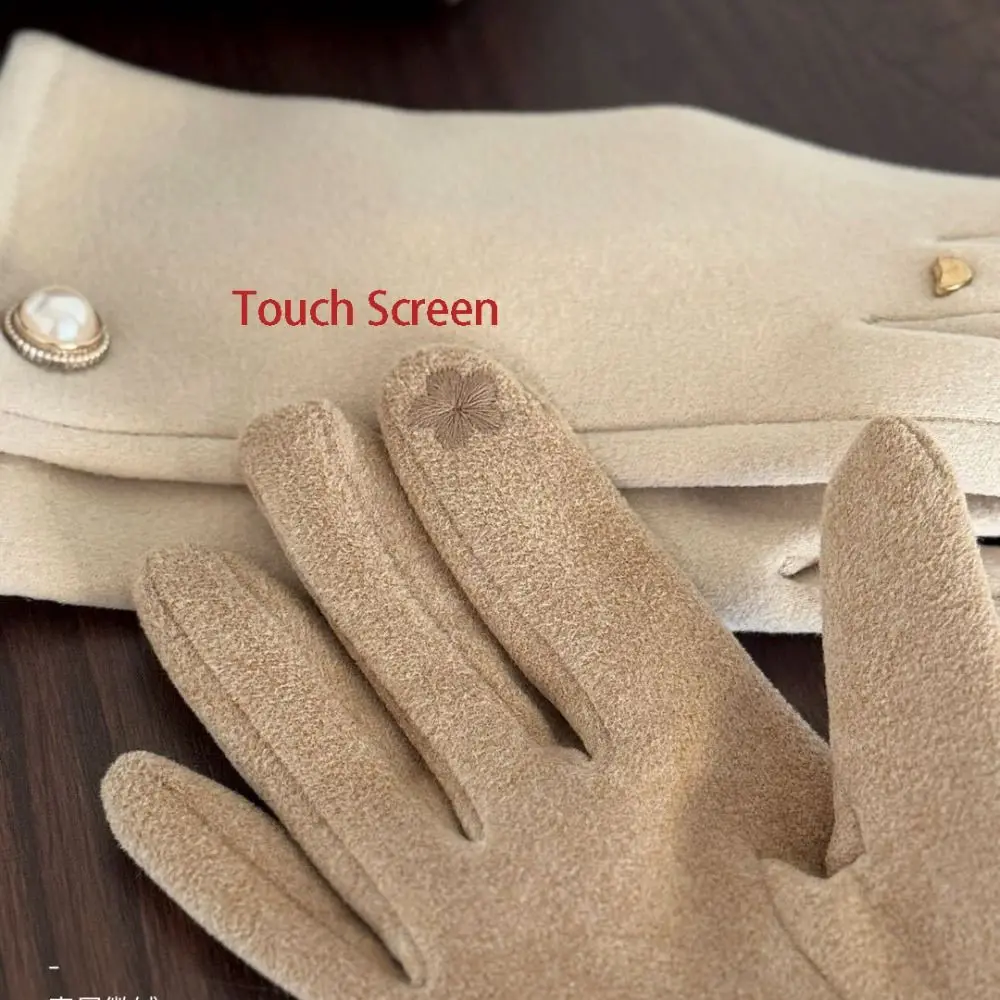 Guanti da ciclismo invernali in velluto carino Guanti da donna con perle a forma di cuore Guanti morbidi e spessi da esterno