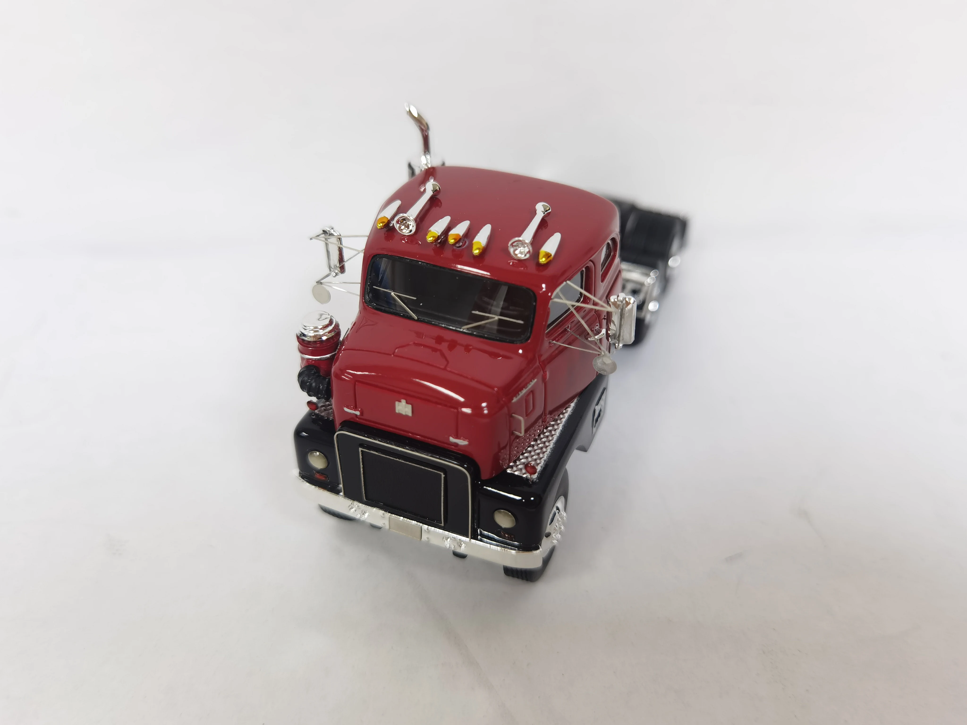 Tracteur international de qualité supérieure en résine, étagère supérieure, échelle 1/64, pour cadeau de collection, rouge