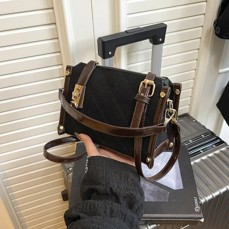 

2025 Winter Trendy Work Tote for Professionals, Spacious Laptop Bag Multi-functional Shoulder Crossbody Lightweight Commuter Bag