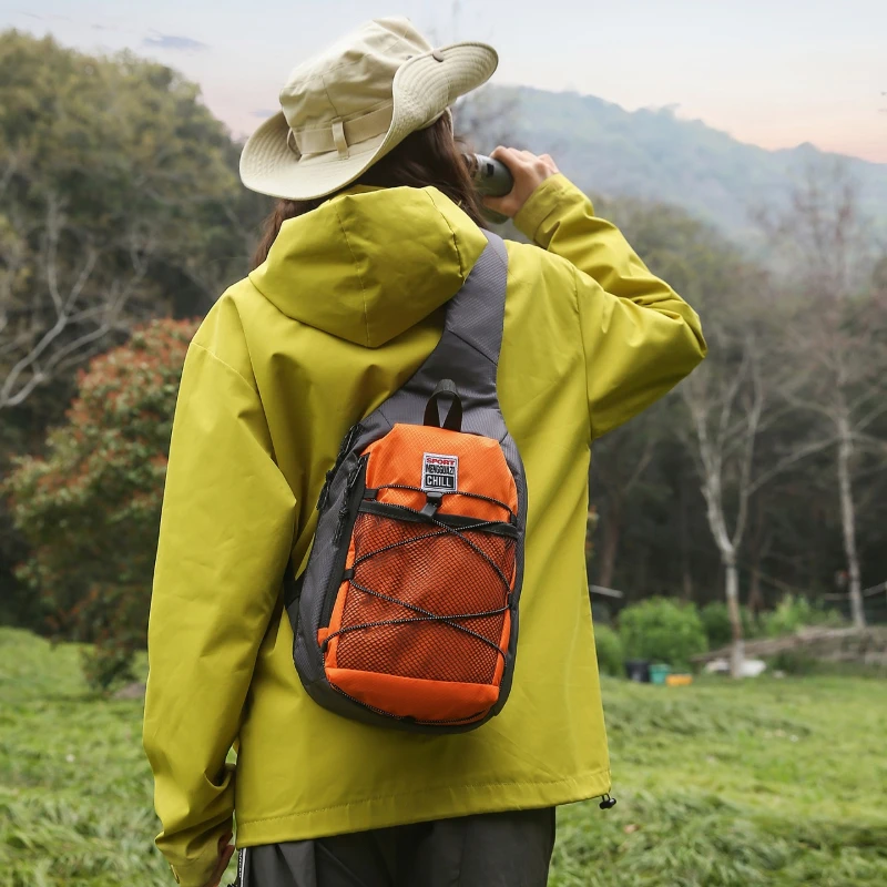 mochila-pequena-estilosa-com-blocos-de-cores-bolsa-de-peito-leve-para-viagem-mochila-de-ombro-para-passeios-de-primavera-tendencia-florestal-mochila-pequena-para-atividades-ao-ar-livre