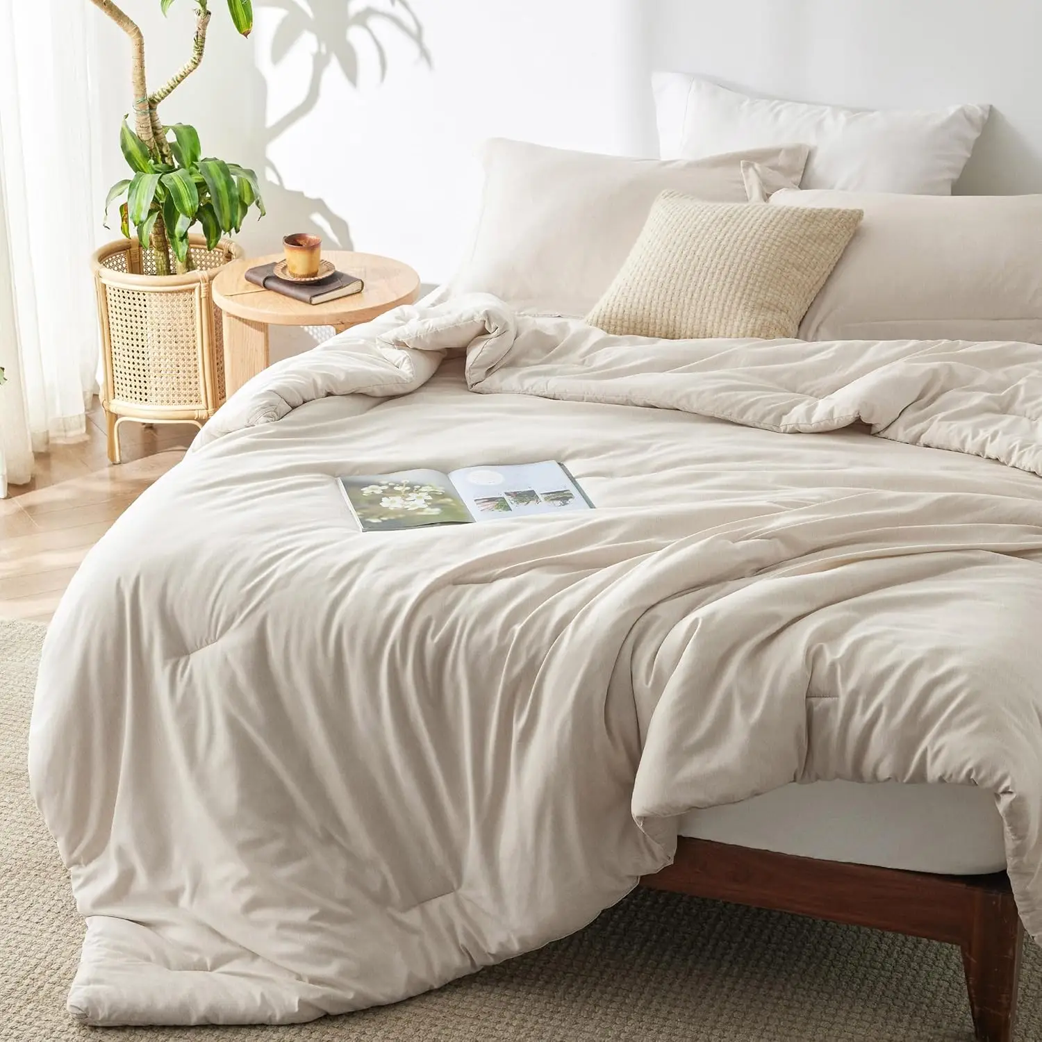 

Queen Comforter Set - Beige Soft Bedding For All Seasons, Cationic Dyed Bed Set, 3 Pieces, 1 Queen Size Comforter (90""X90"")