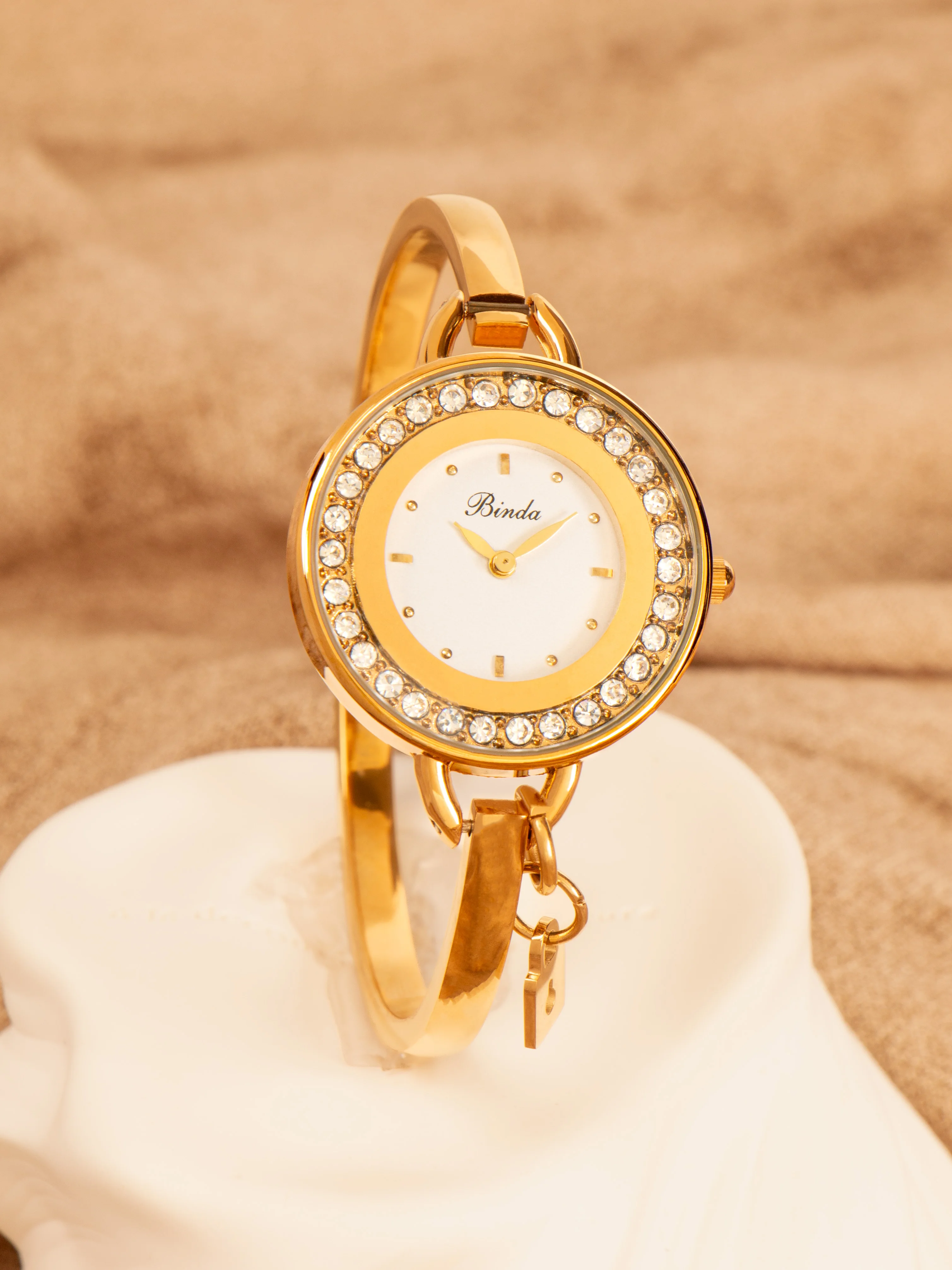 BINDA 1 قطعة المرأة ريترو ستايل ساعة كوارتز أنيقة السيدات نمط الماس مجموعة فاخرة الذهب جولة الهاتفي ساعة نسائية أنيقة على مدار الساعة