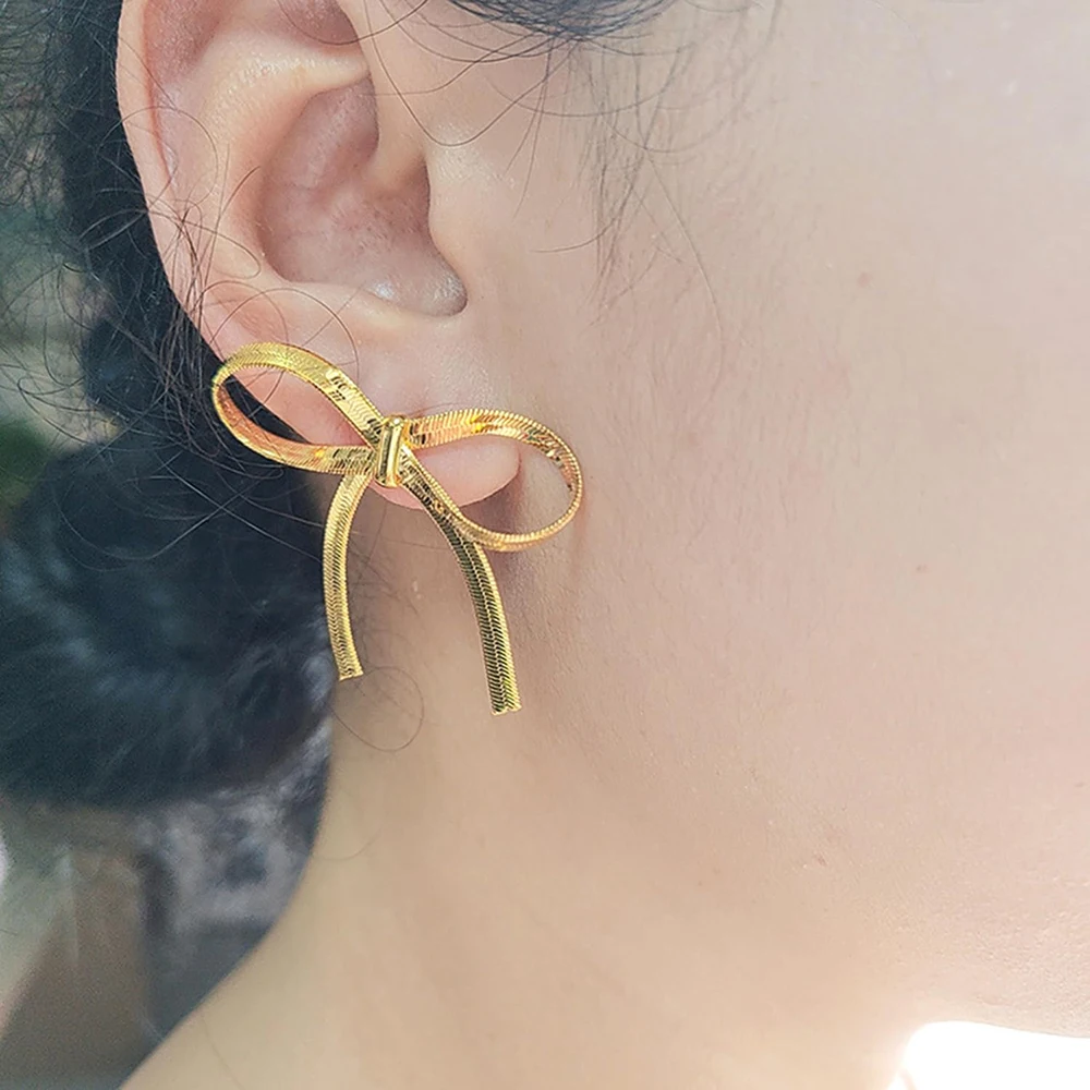 Trendy Short Snake Chain Bow Earrings for Women Gold Plated Flat Ribbon Bowknot Earring Statement Studs Fashion Jewelry Gift