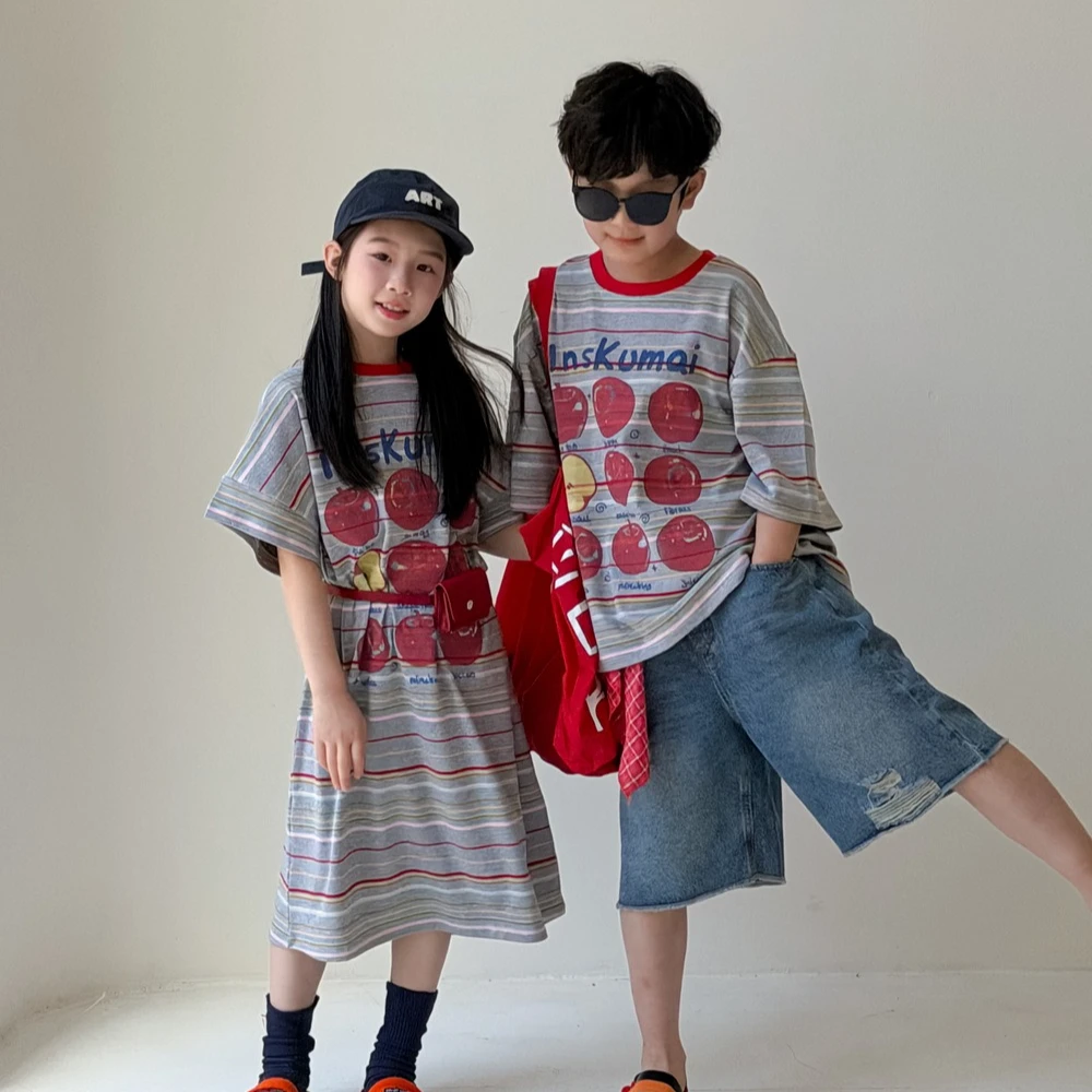 

T-shirt 2026 Spring and Summer New Childrens Wear Korean Boys and Girls Full Printed Letters T-shirt Dress Brother and Sister
