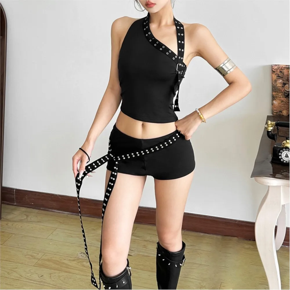 Costume deux pièces ajouré pour femmes, couleur unie, col incliné, dos nu, gilet, ceinture à rivets, short, Slim, Style de rue