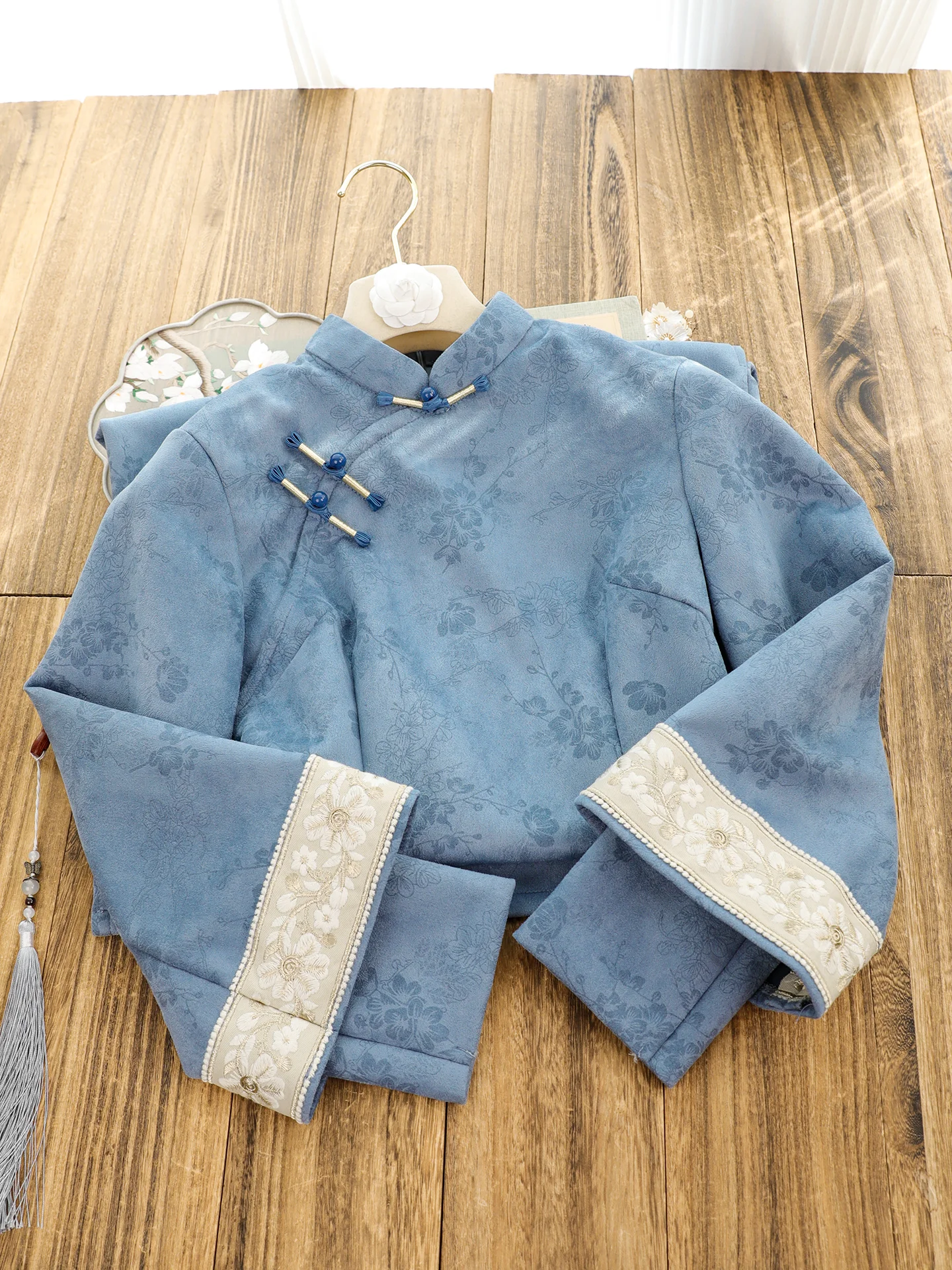 

Элегантное синее замшевое платье-ципао с длинными рукавами средней длины в китайском стиле, обновленная осенняя коллекция, женственная мода