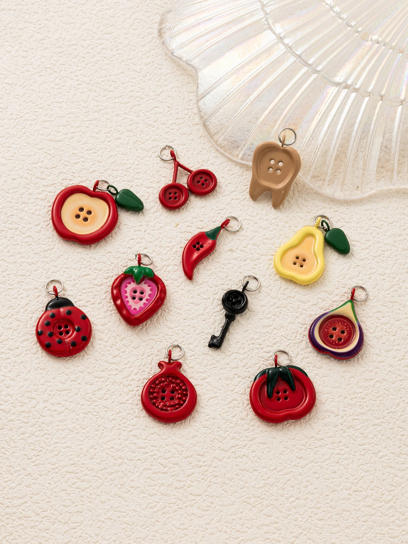 Frischer, einfacher, trendiger Frucht-Anhänger aus 316 Edelstahl, wasserdicht, farbbeständig, DIY-Anhänger mit Erdbeer- und Granatapfel-Motiv. – Detail 2