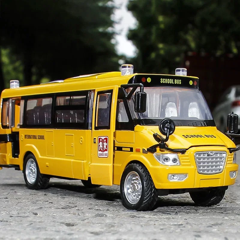 Podwójnie otwarte drzwi Autobus szkolny Autobus szkolny Dźwięk Światło Odbicie Symulacja Aluminiowy model autobusu Chłopiec Prezent B331