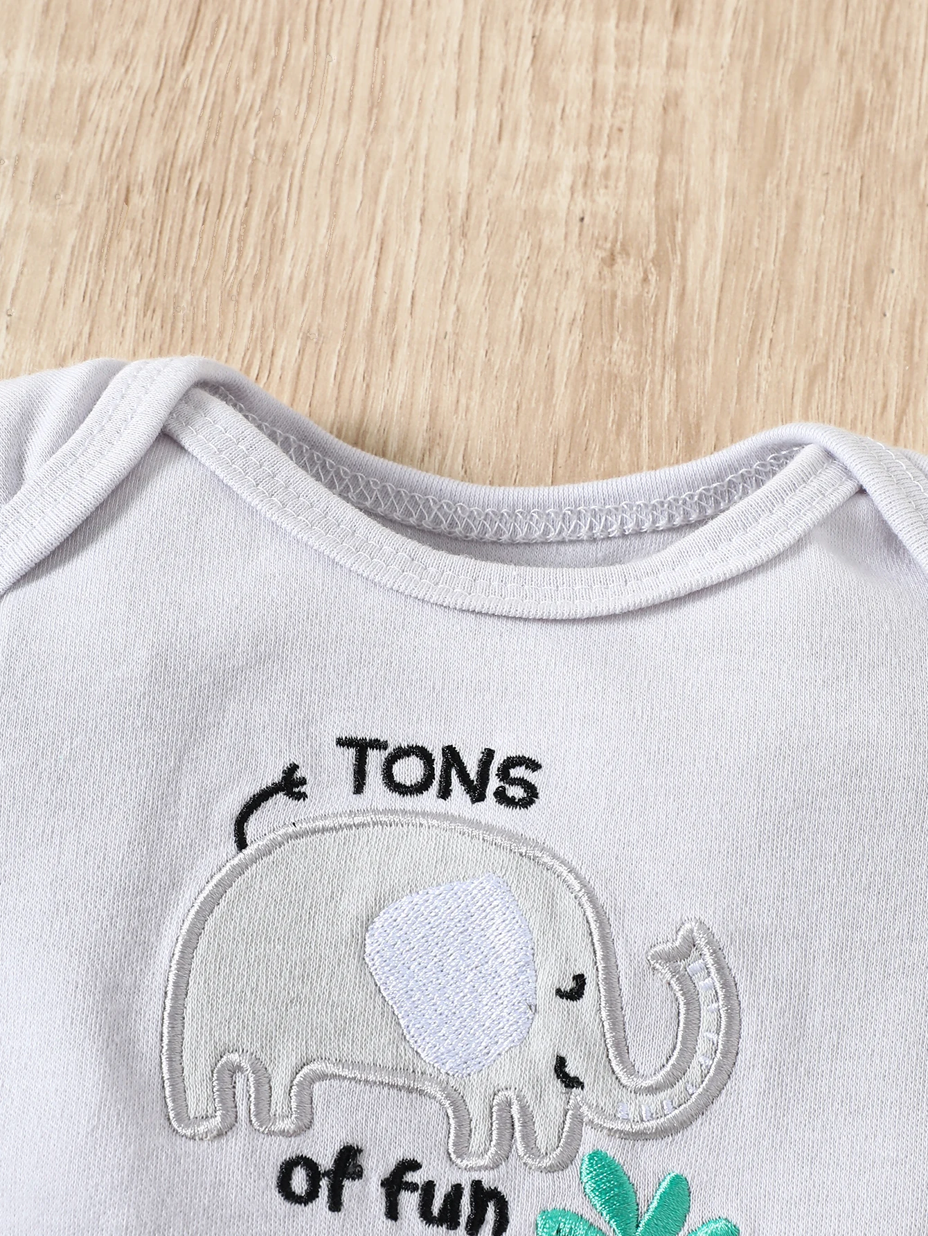 3PCS Summer Baby Short Sleeve Triangle Bodysuit Cartoon Elephant and Leaf Pattern Bodysuit 0-9 Months Boys Bodysuit Birth Gift