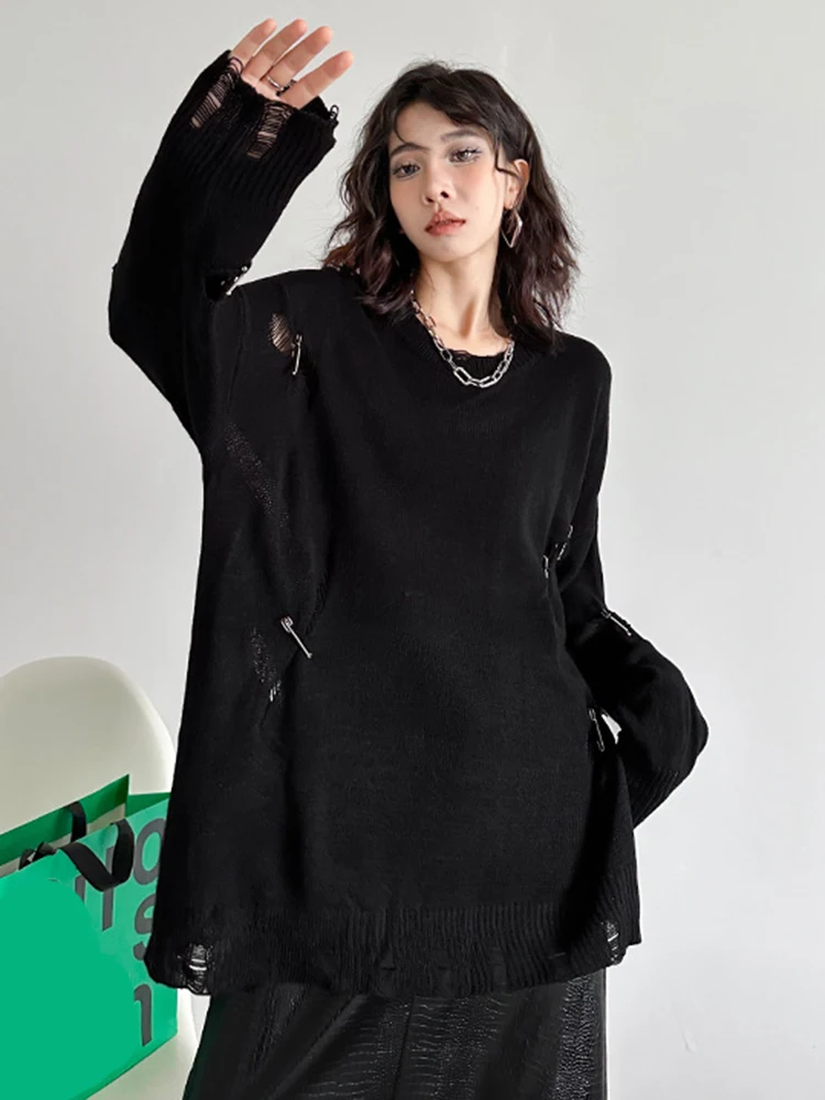 [EAM] Army Green Holes Big Size Knitting Sweater Round Neck Long Sleeve Women Pullovers New Fashion Spring Autumn 2024  1DH1587