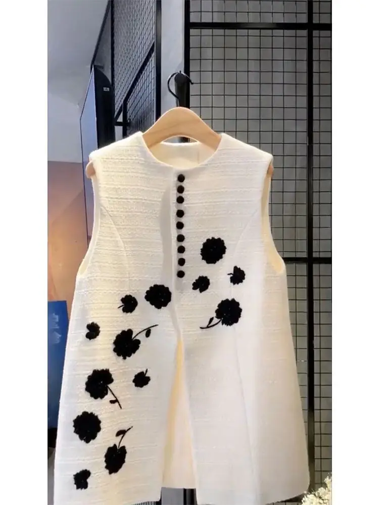 Fashionable Design Sense White Sleeveless Embroidered Flower Vest Jacket Women's Spring New Round Neck Top